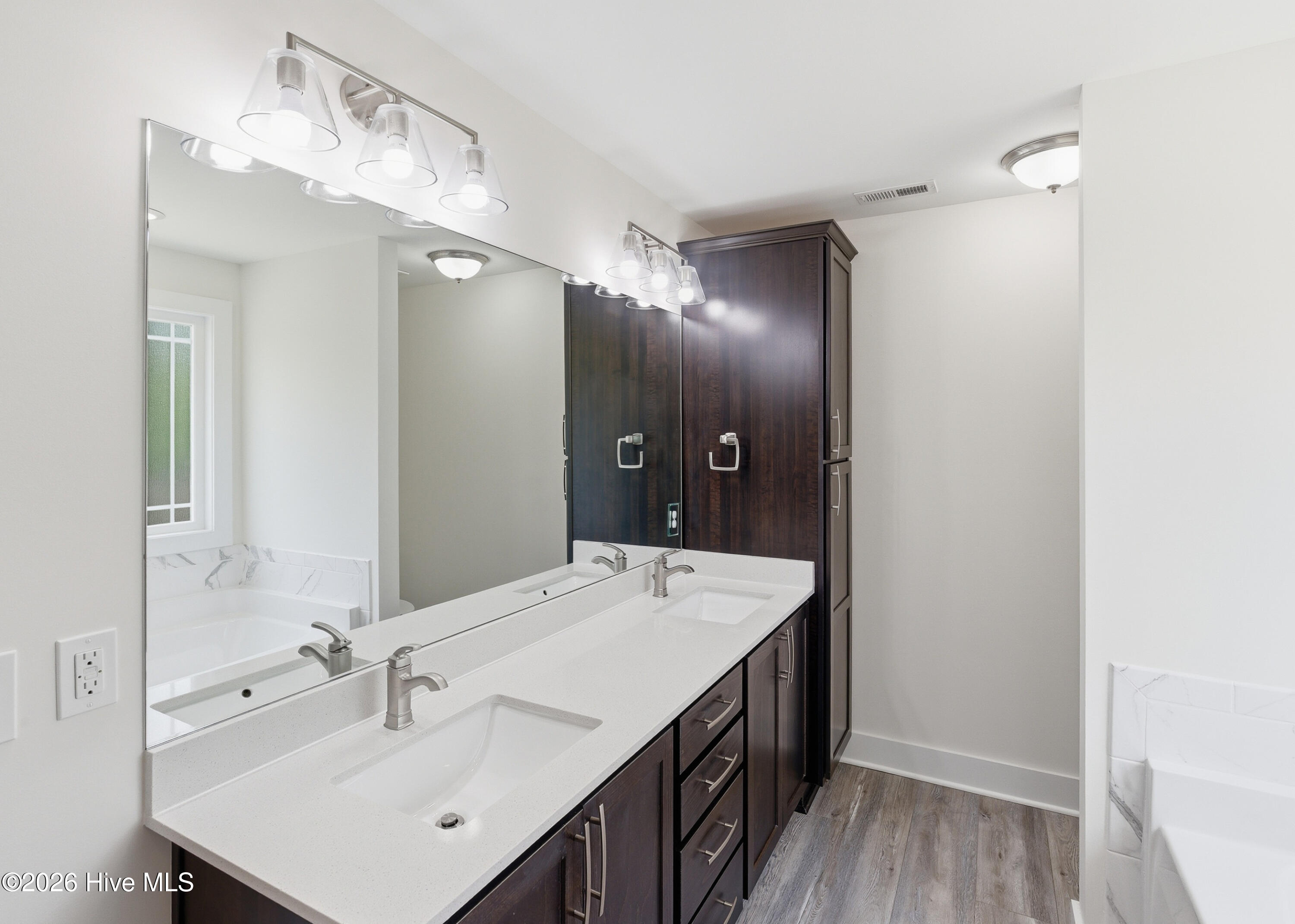 100570577 | Photo 20