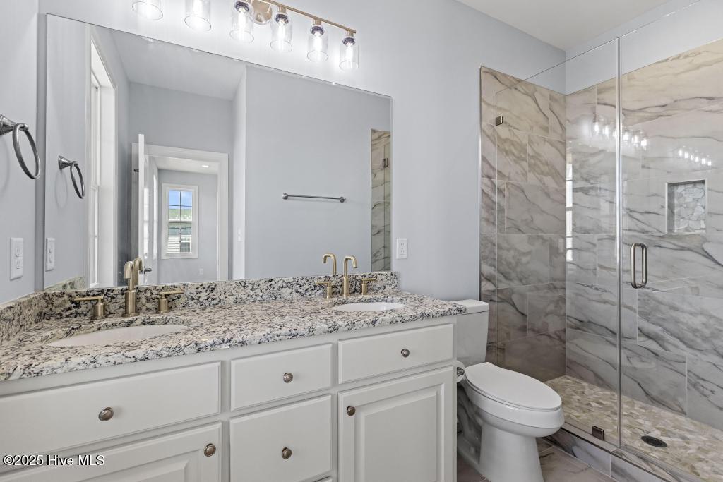 100535479 | Photo 24