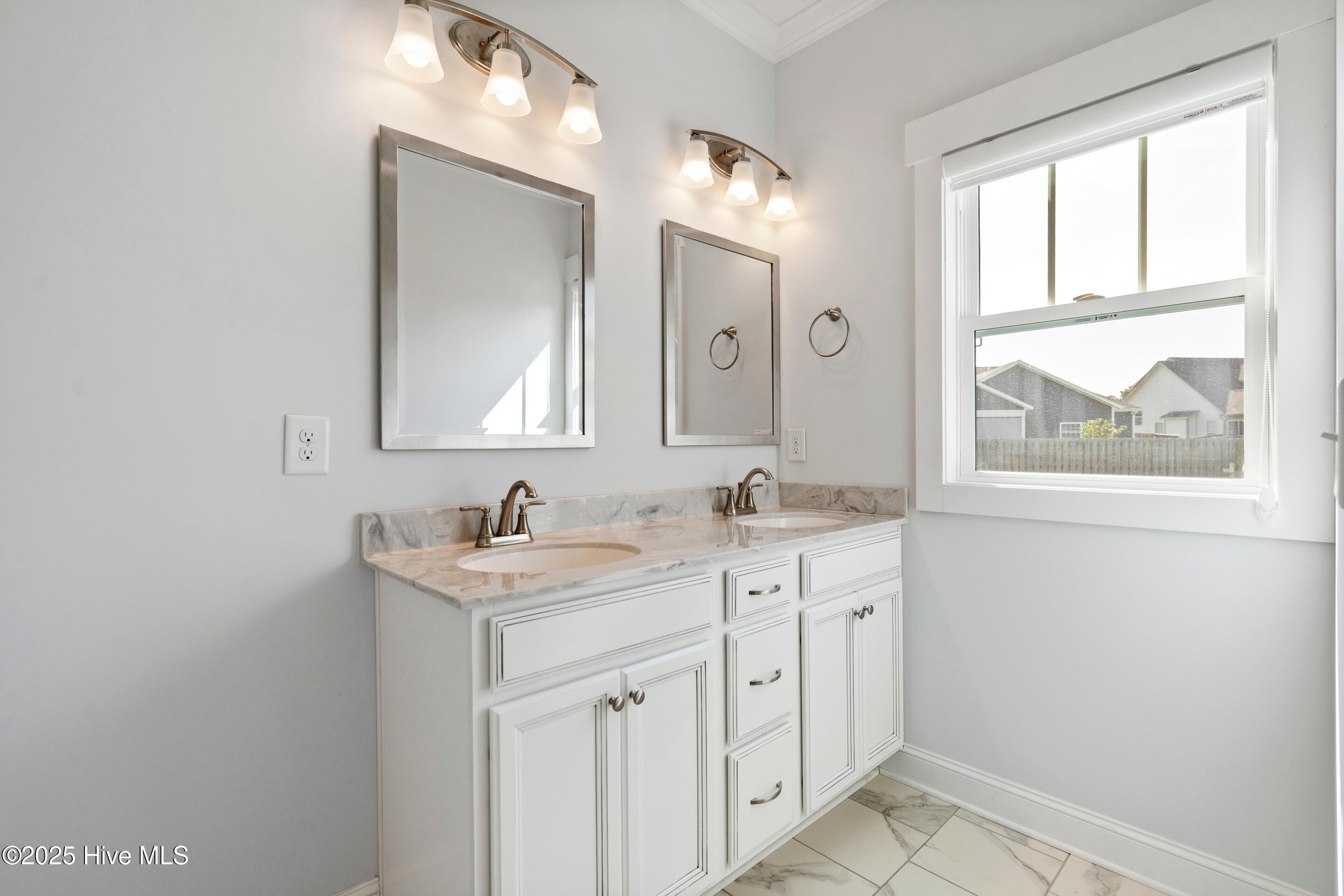 100527219 | Photo 29