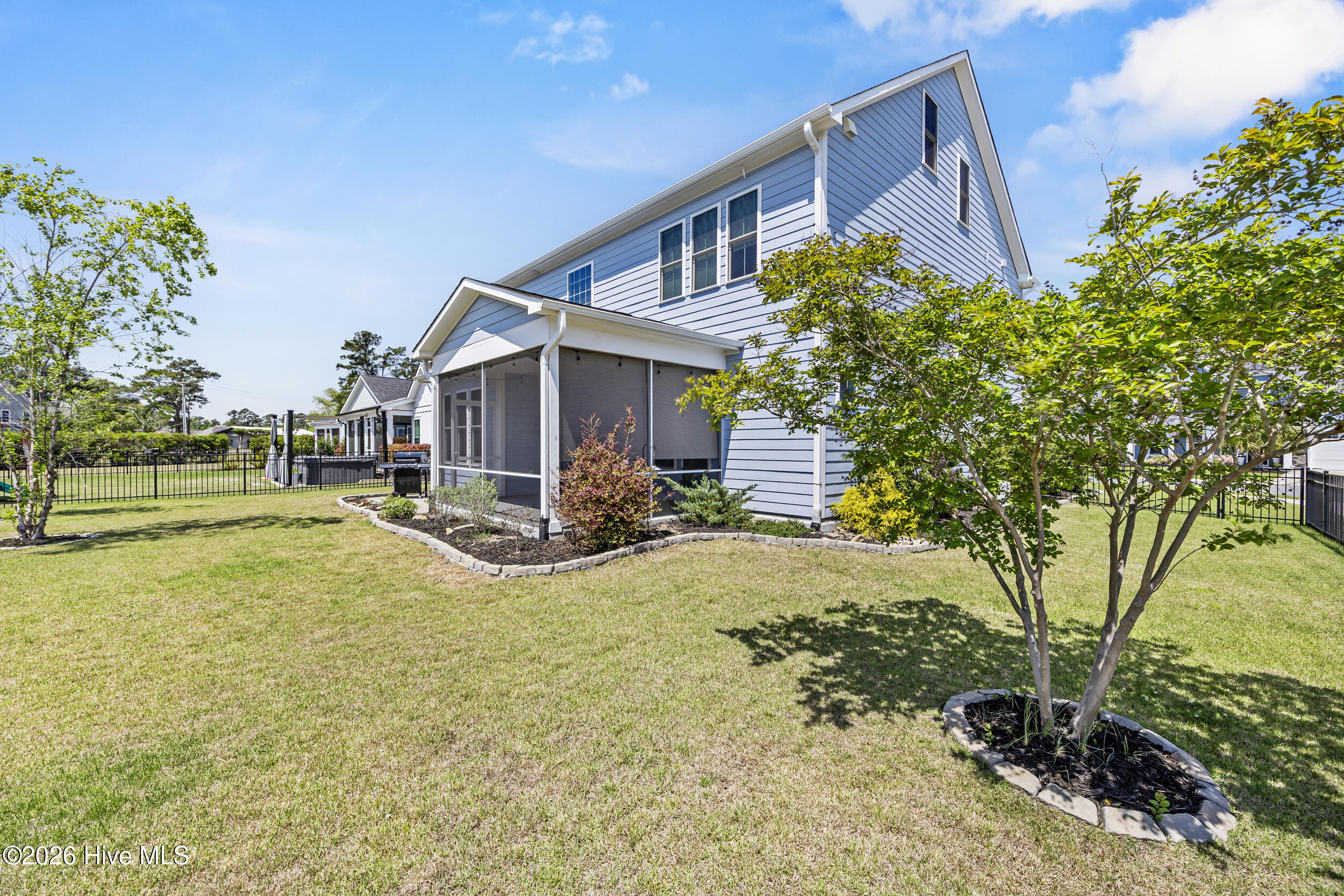 100560002 | Photo 38