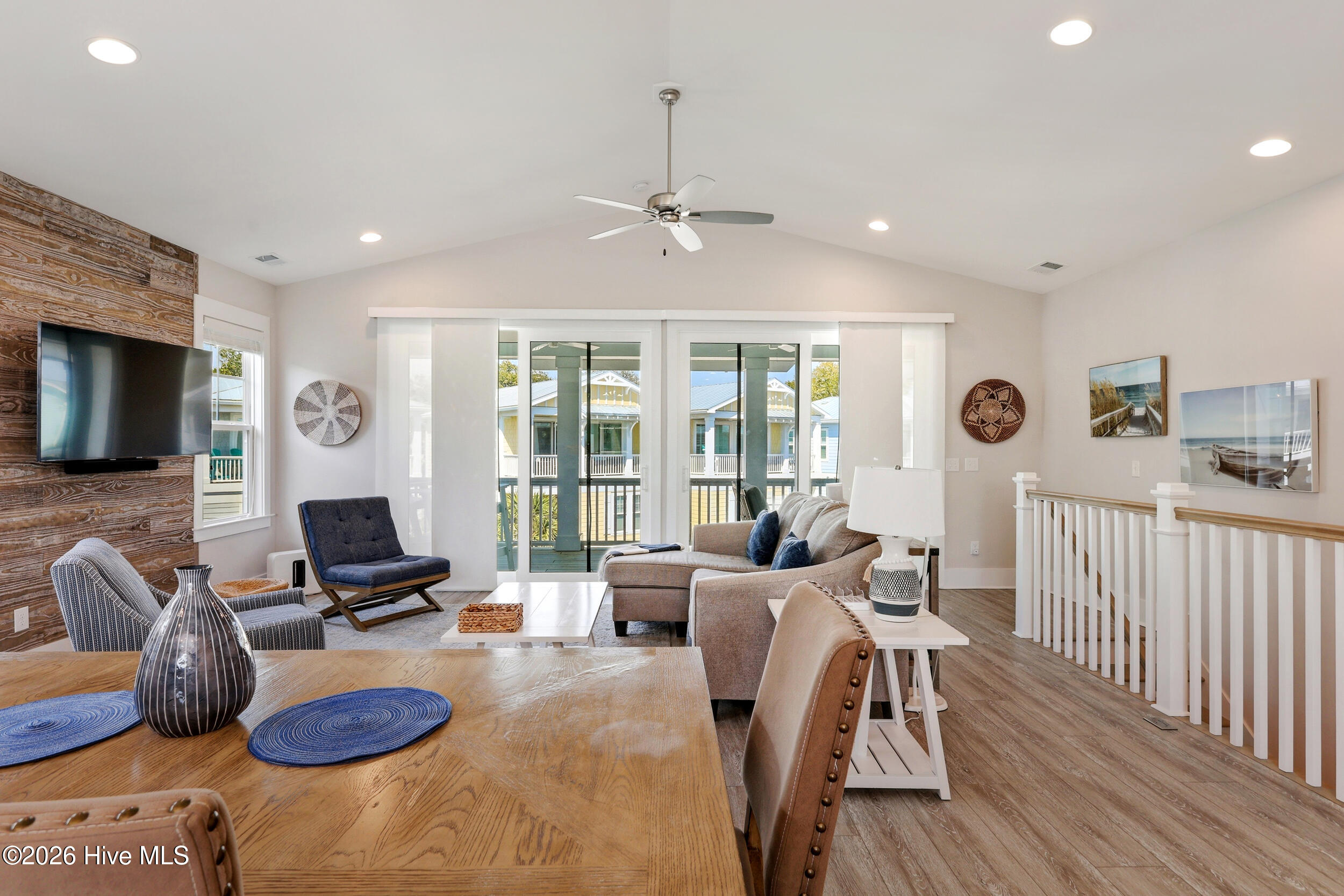 100563355 | Photo 17