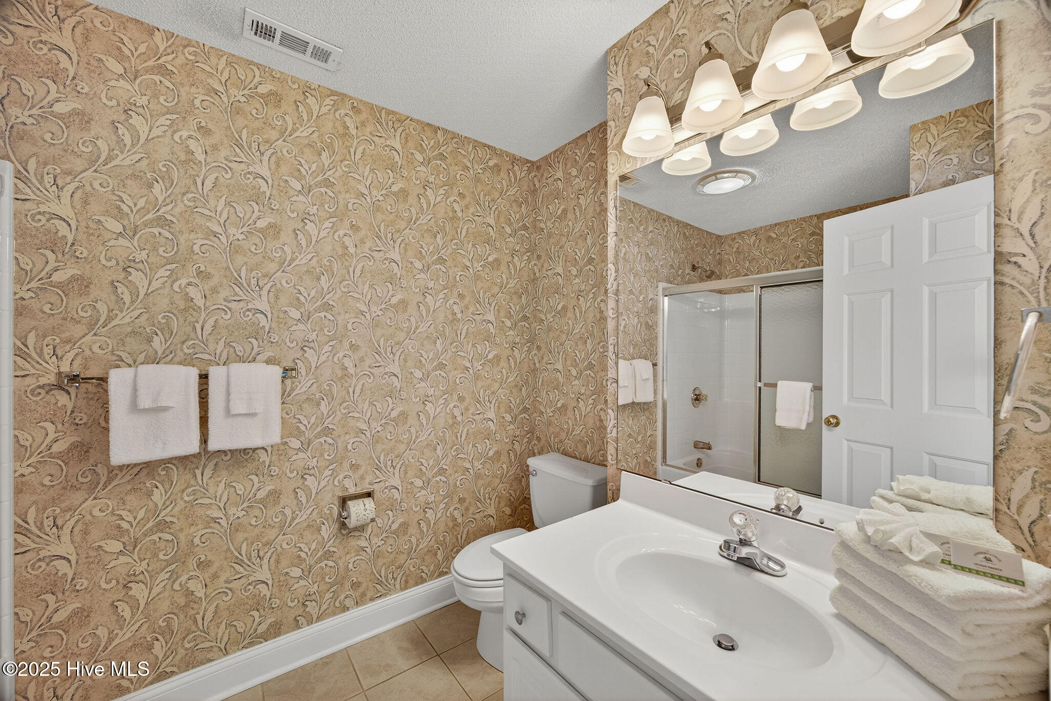 100537047 | Photo 23