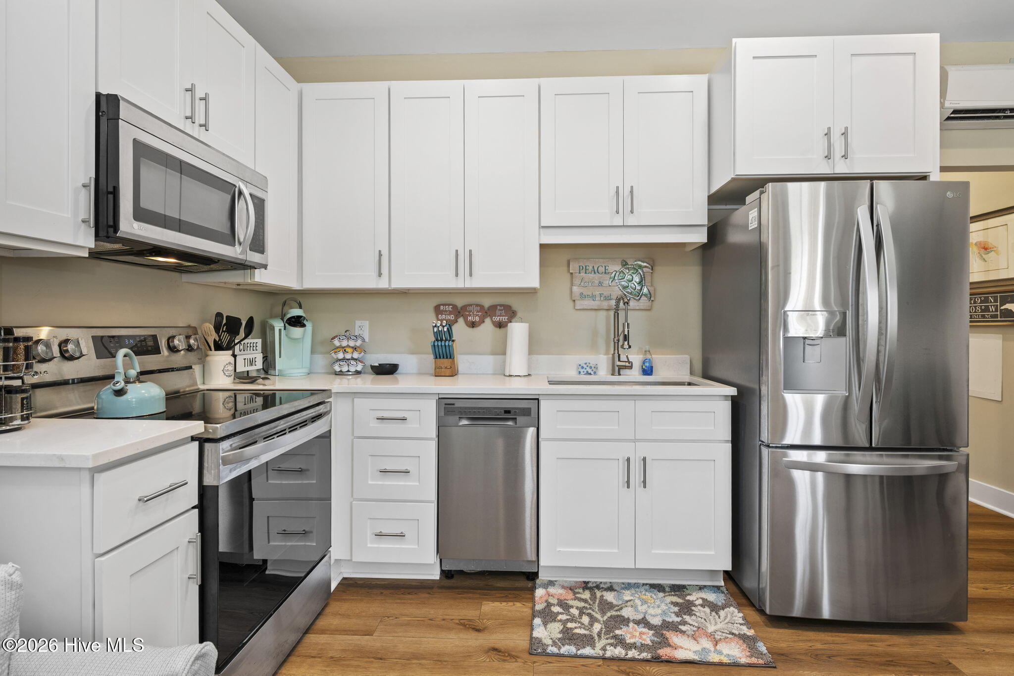 100565691 | Photo 46