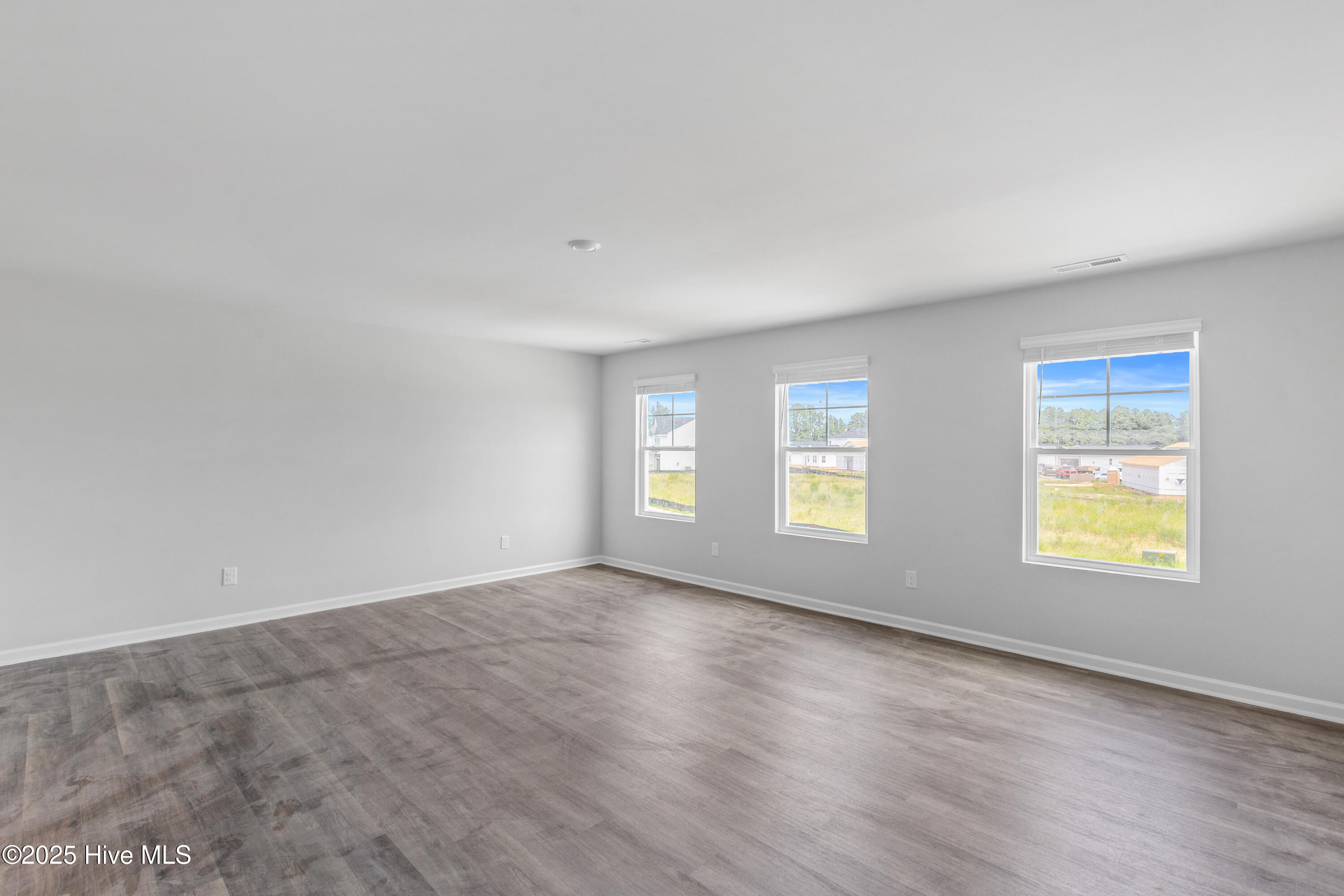 100519018 | Photo 24