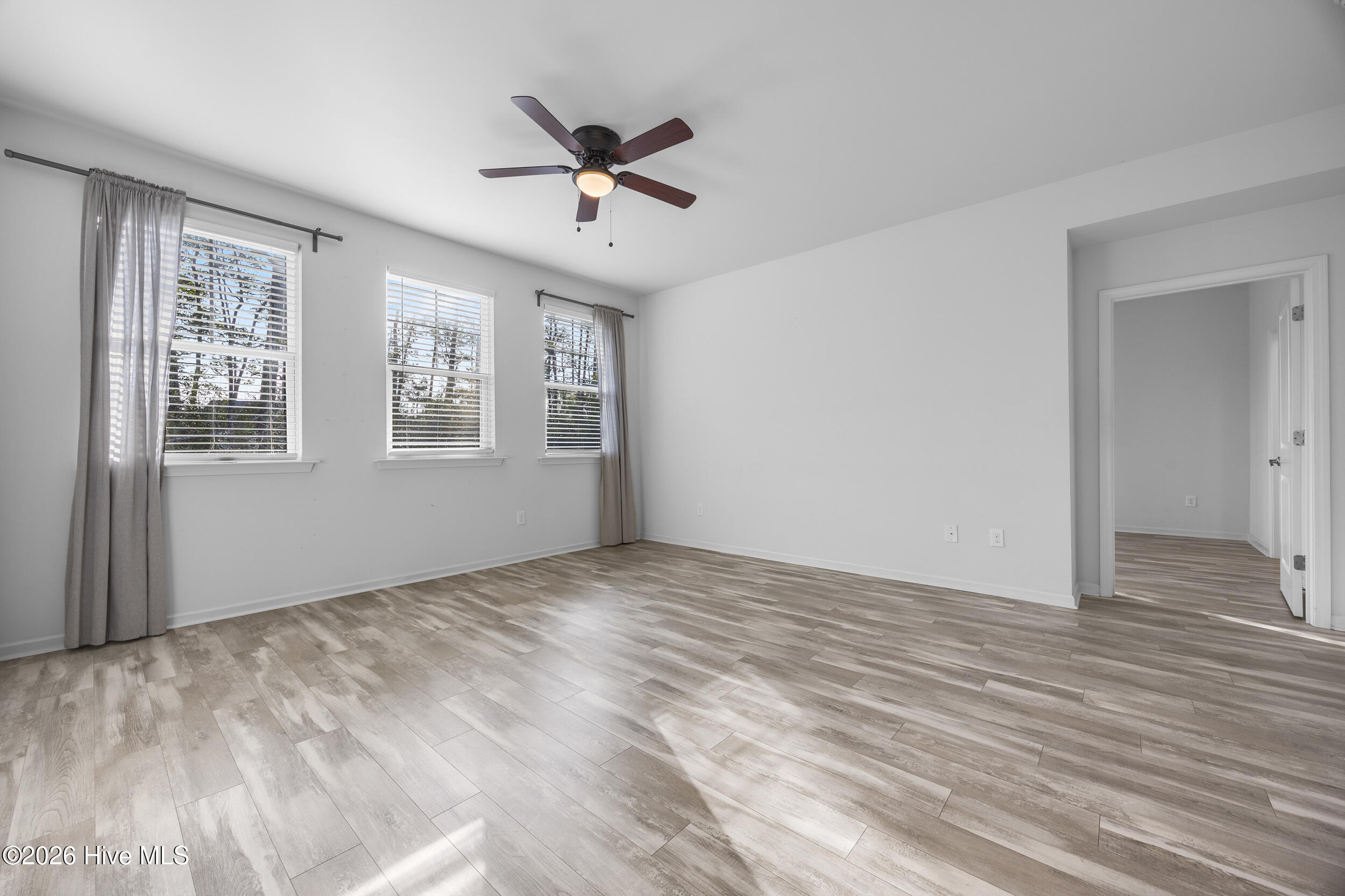 100552645 | Photo 23