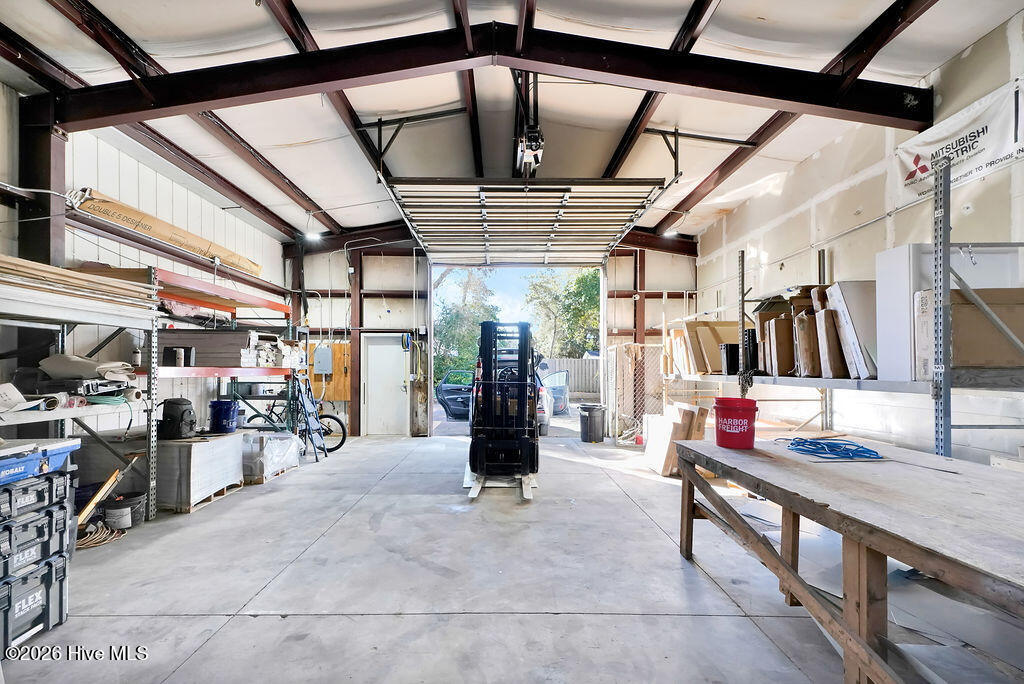 100553485 | Photo 32