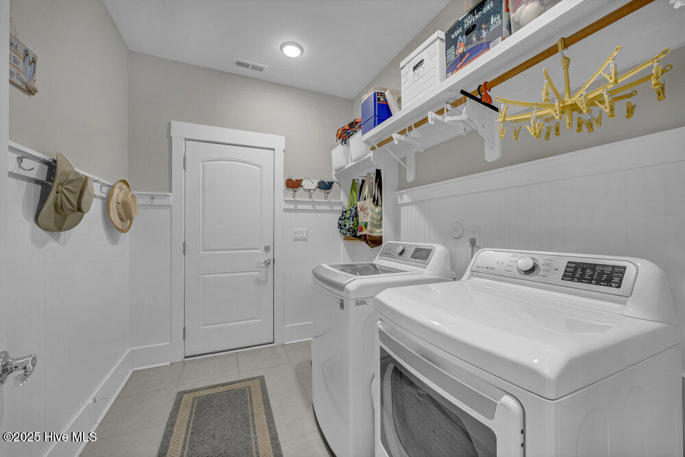 100535537 | Photo 16