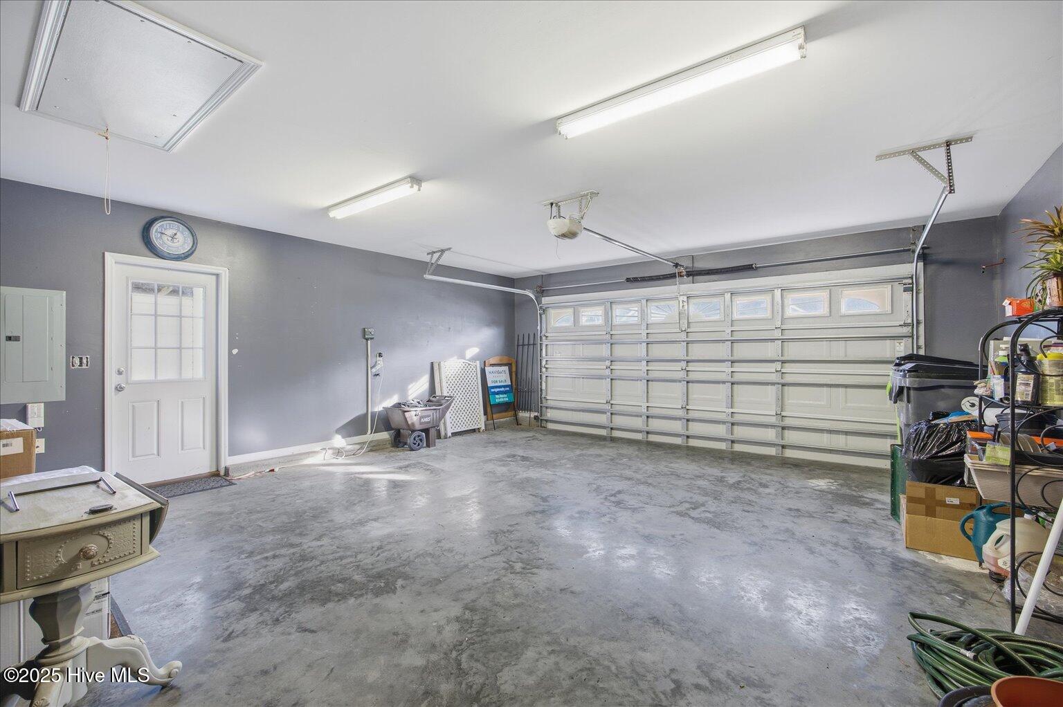 100543351 | Photo 35