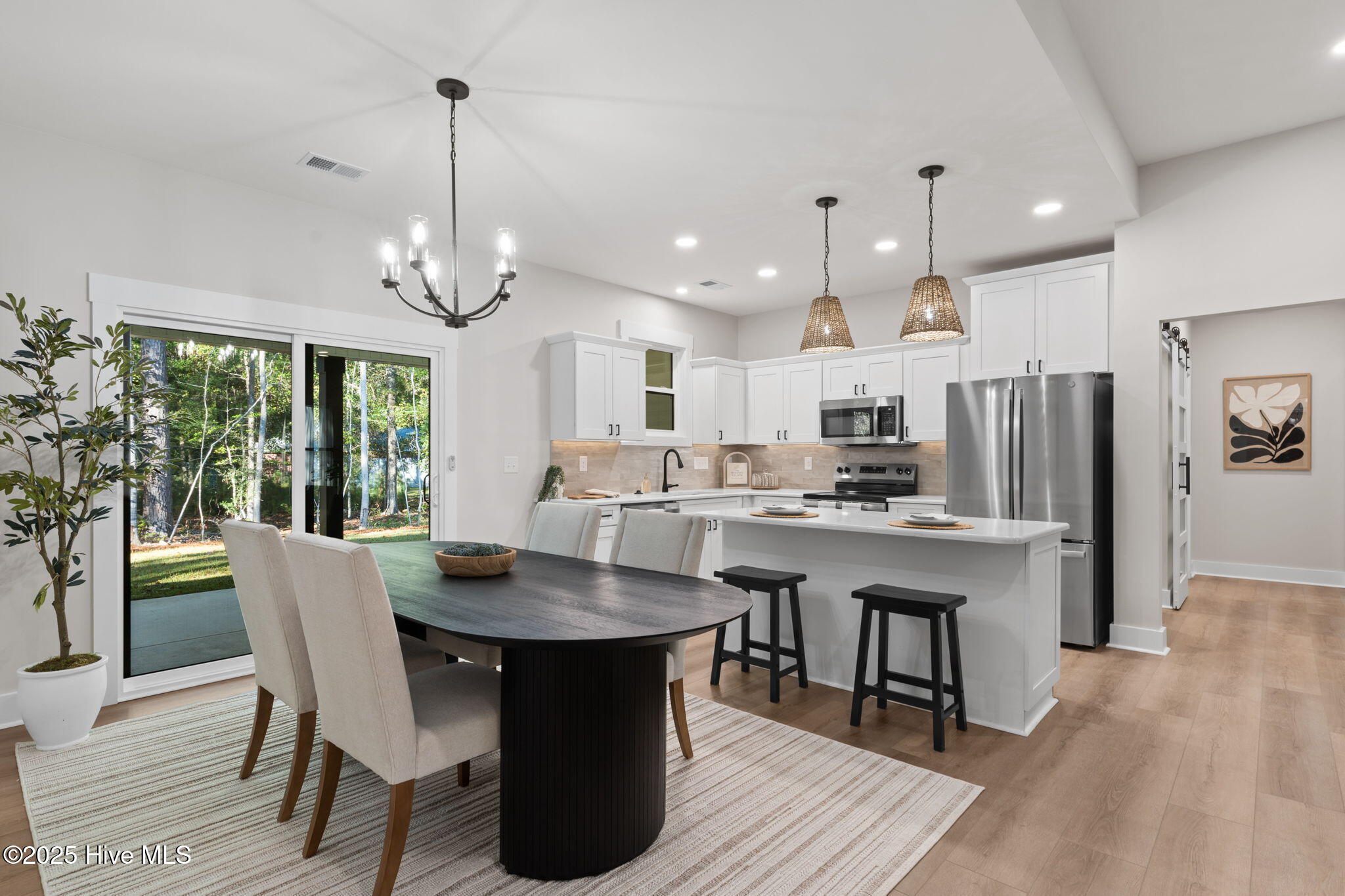 100537553 | Photo 23