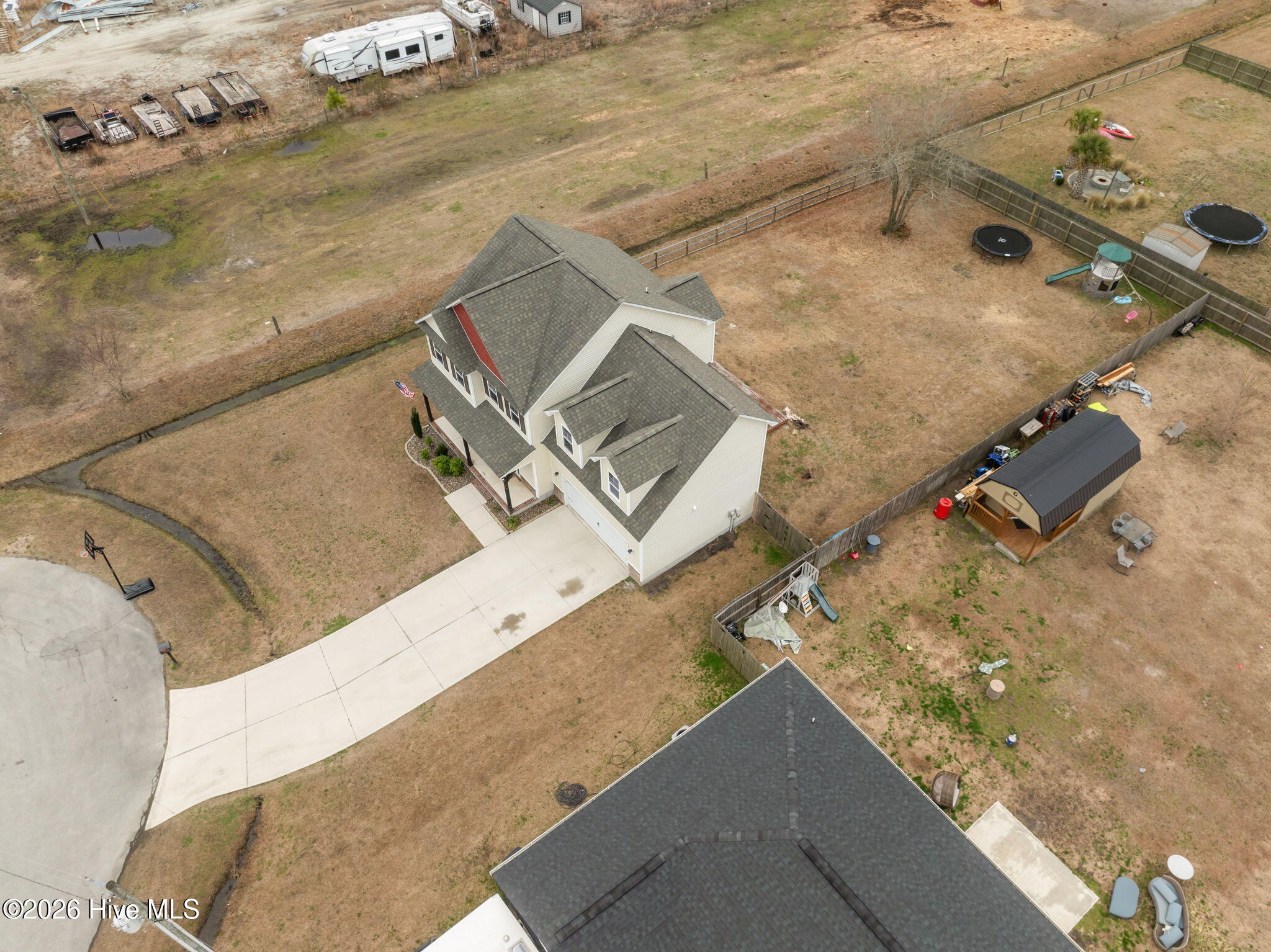 100557643 | Photo 47