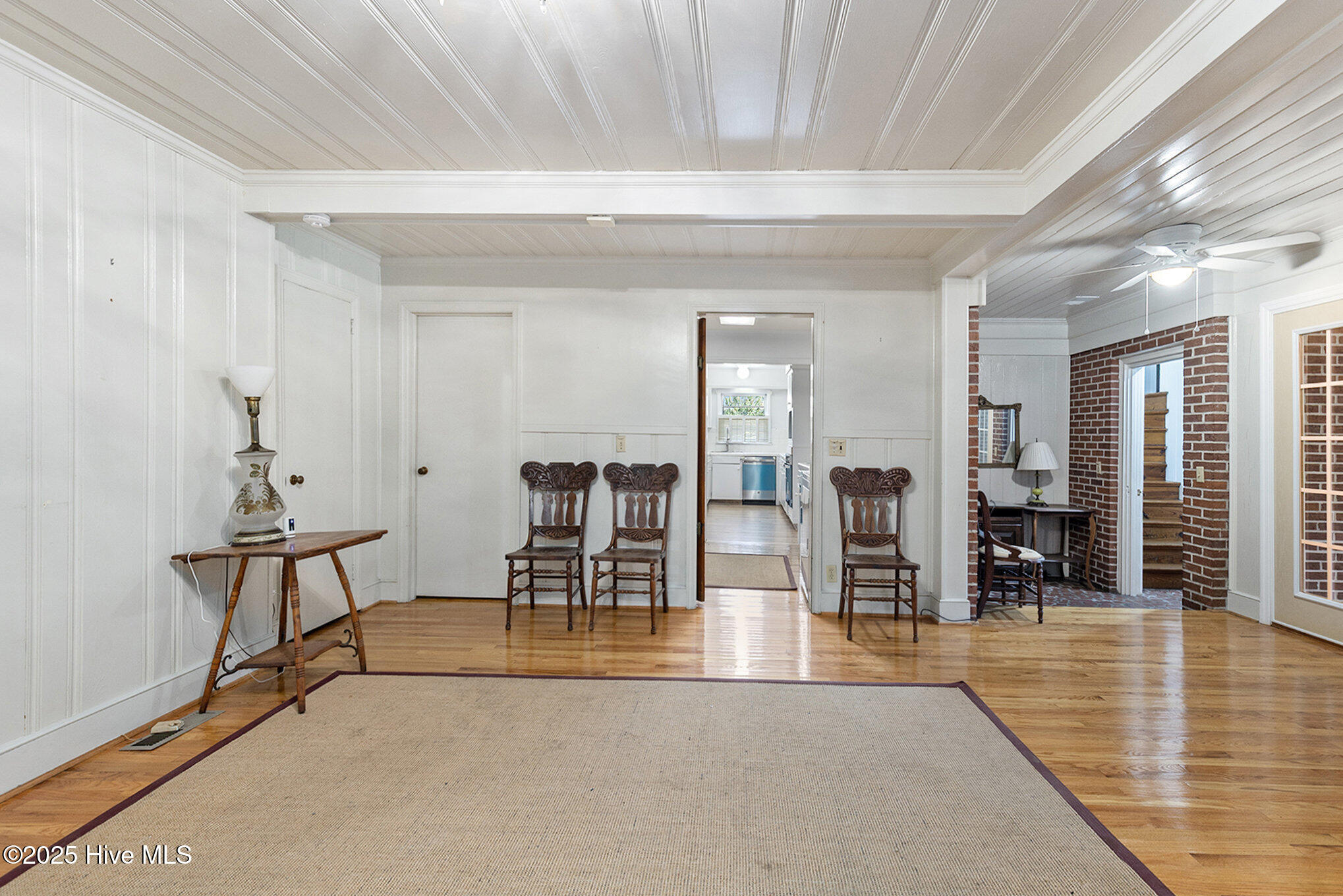 100537209 | Photo 18