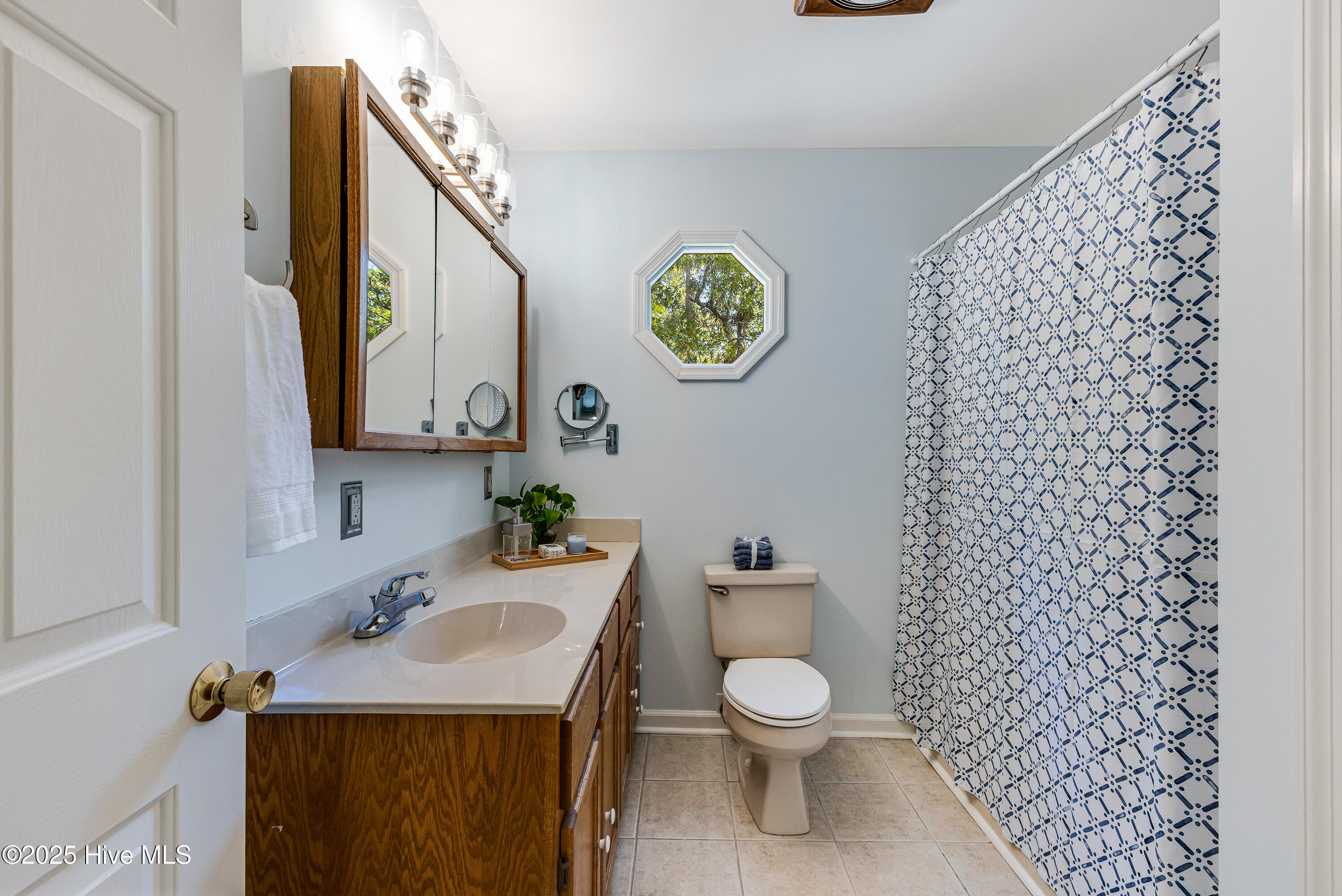 100538127 | Photo 27