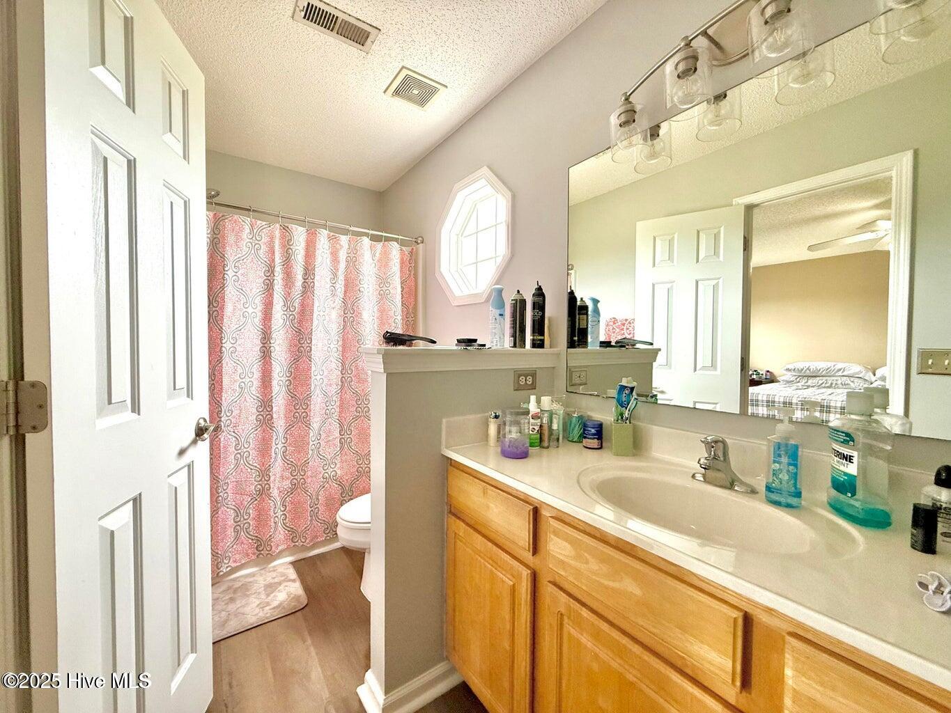 100528978 | Photo 24