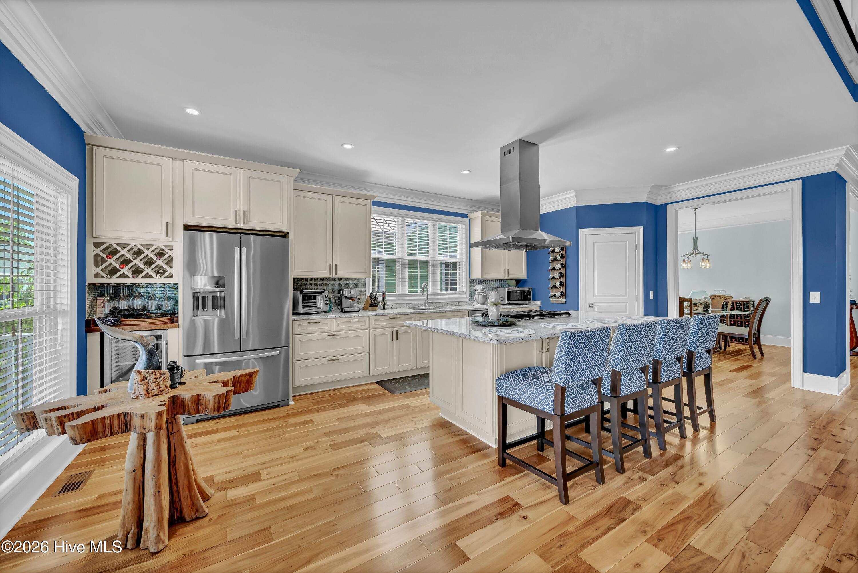 100569369 | Photo 17