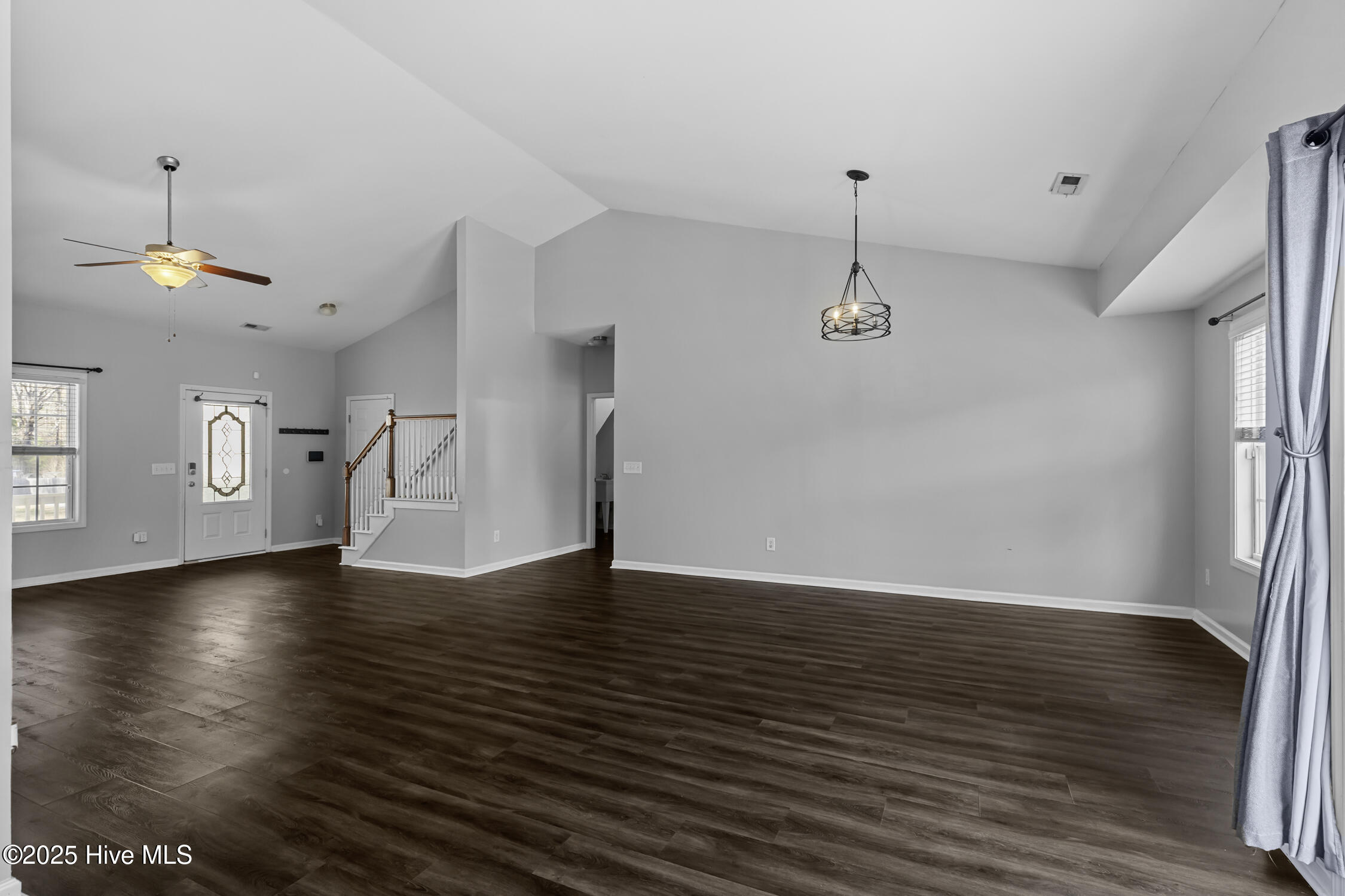 100545570 | Photo 13