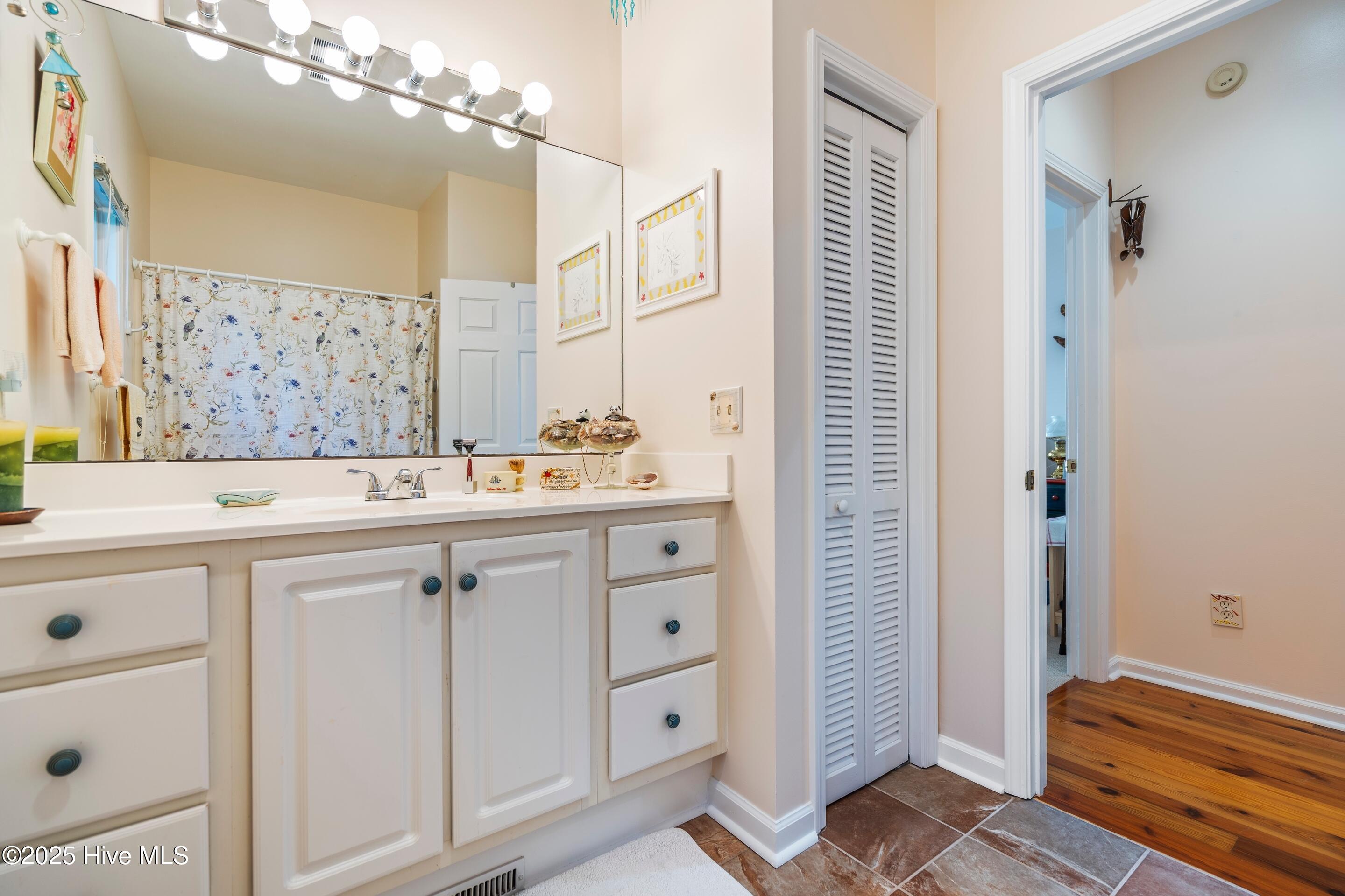 100535794 | Photo 20