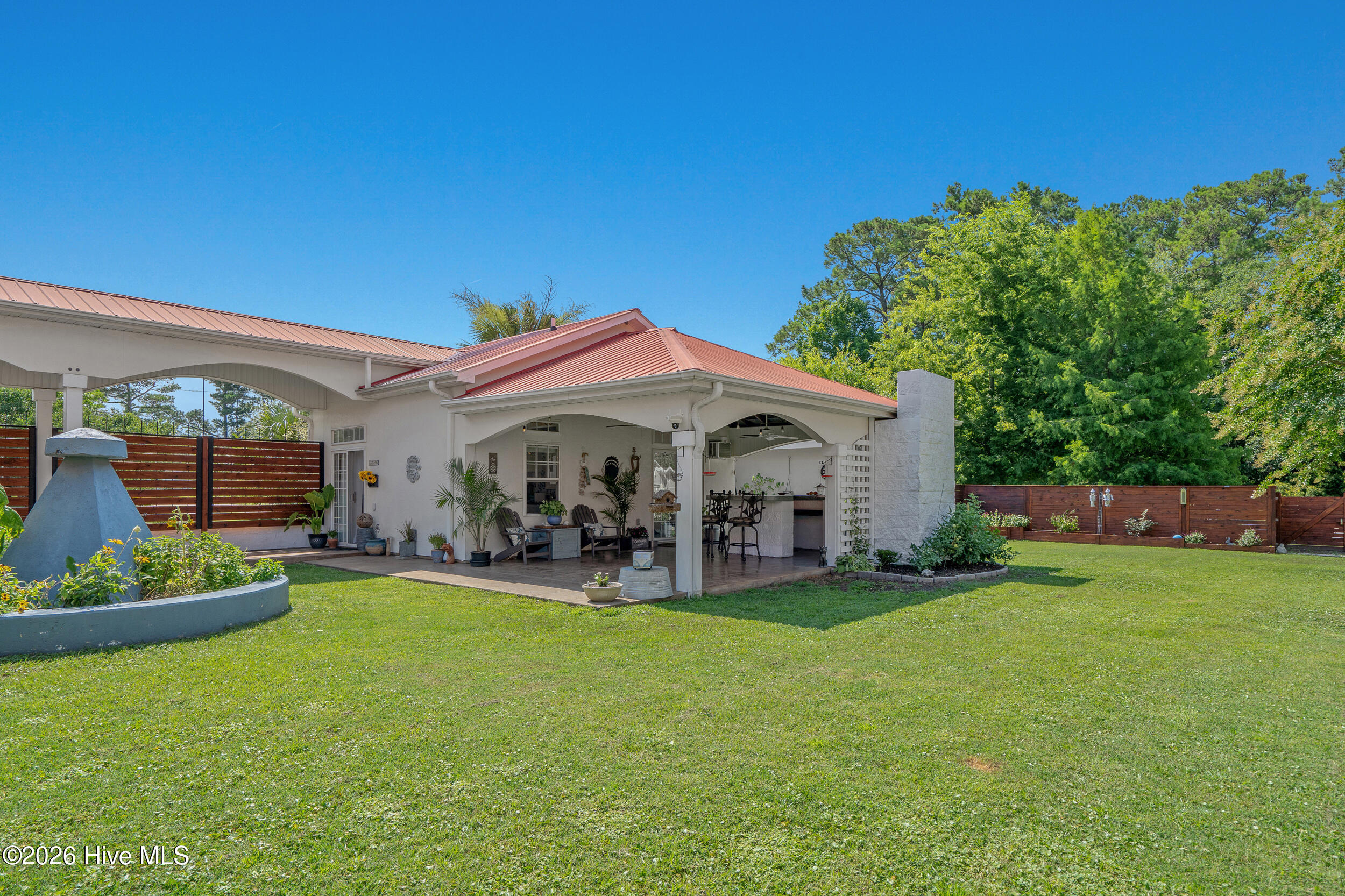 100548426 | Photo 35