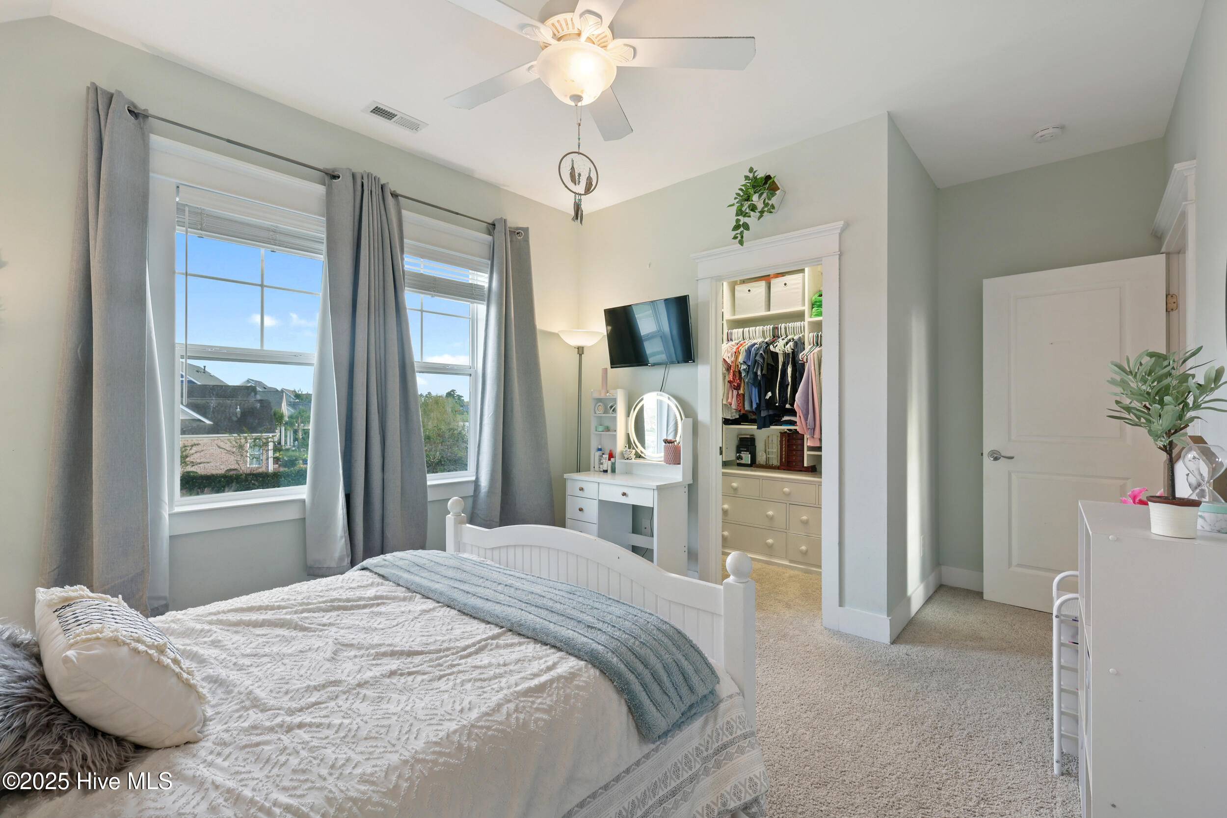 100536655 | Photo 35