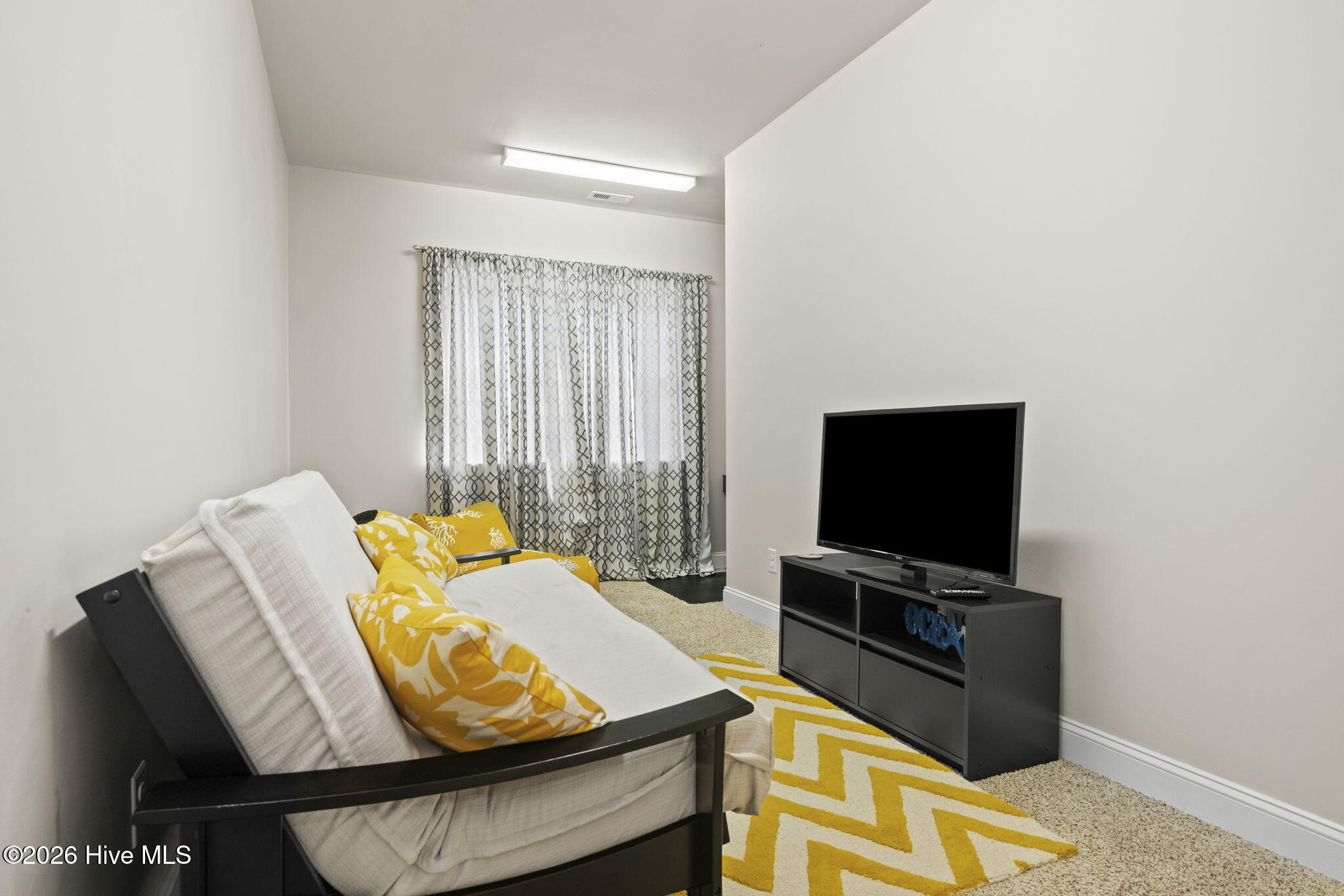 100561467 | Photo 36