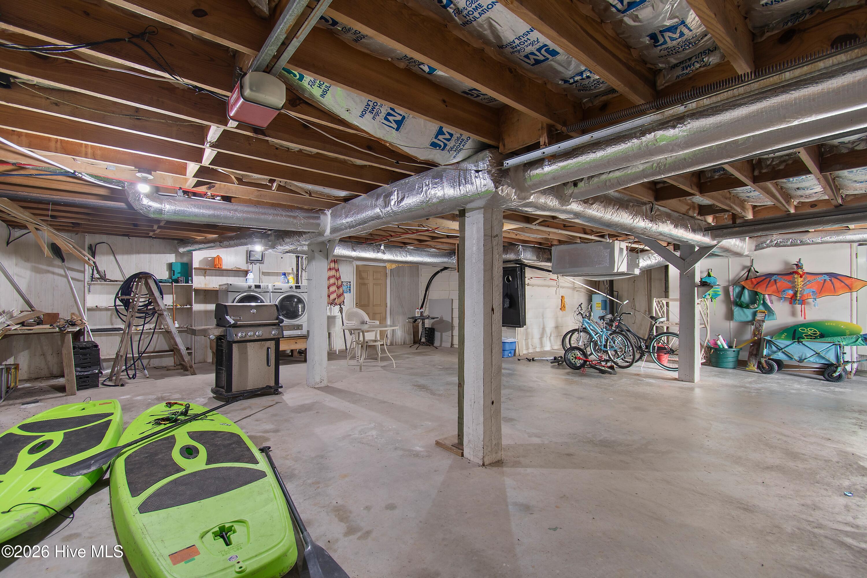 100561675 | Photo 40