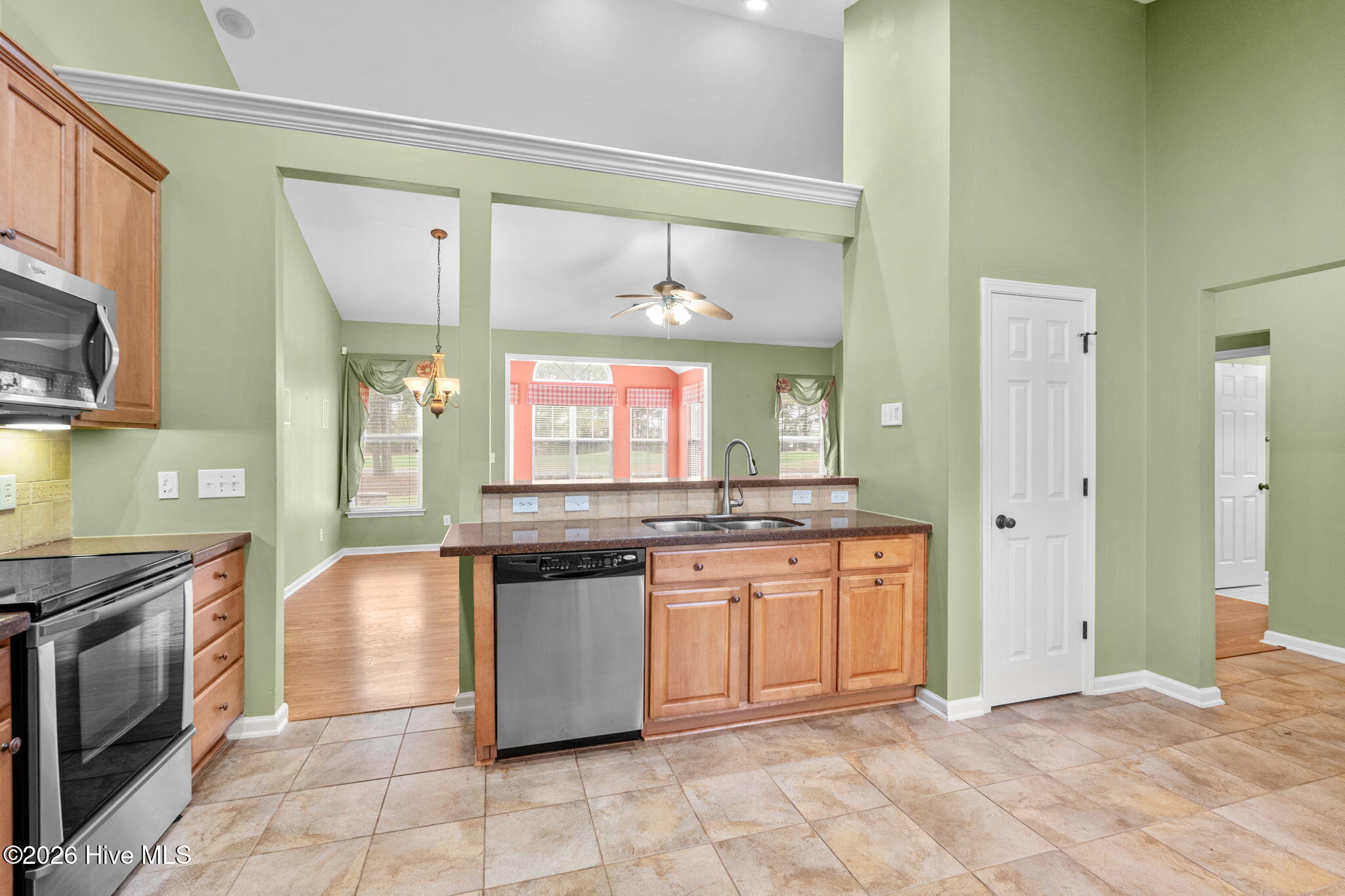 100493950 | Photo 24