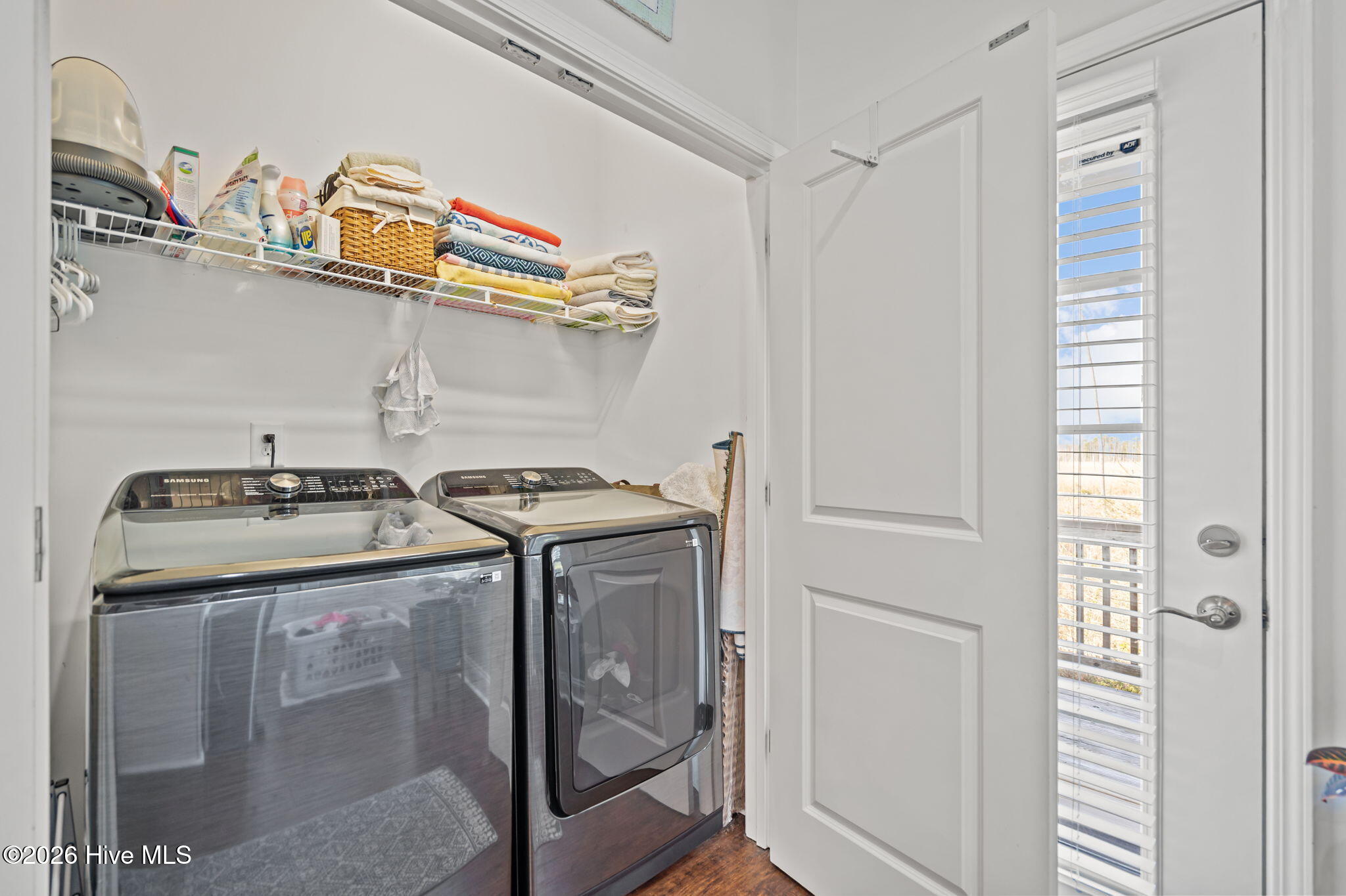 100560922 | Photo 47