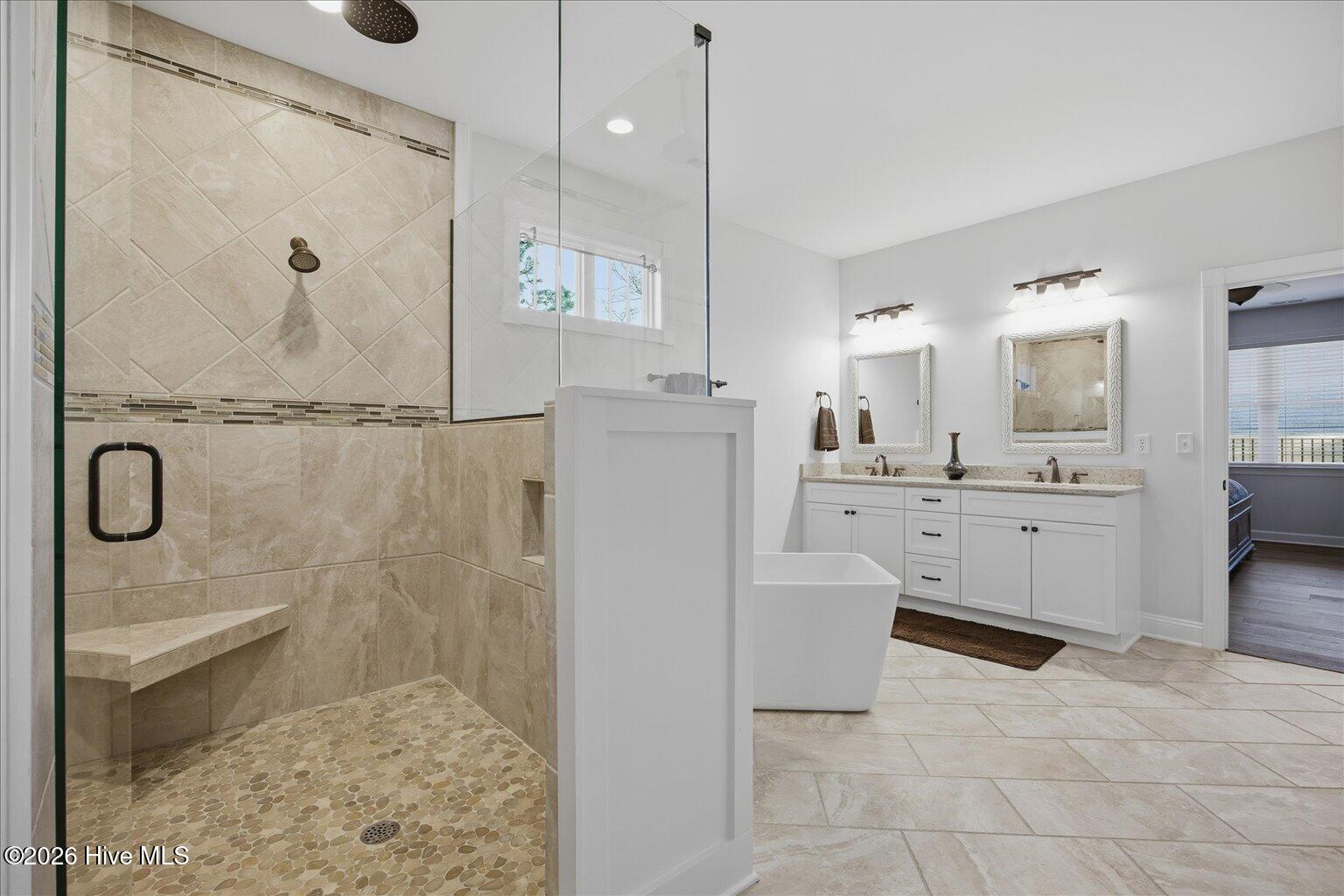 100550413 | Photo 46