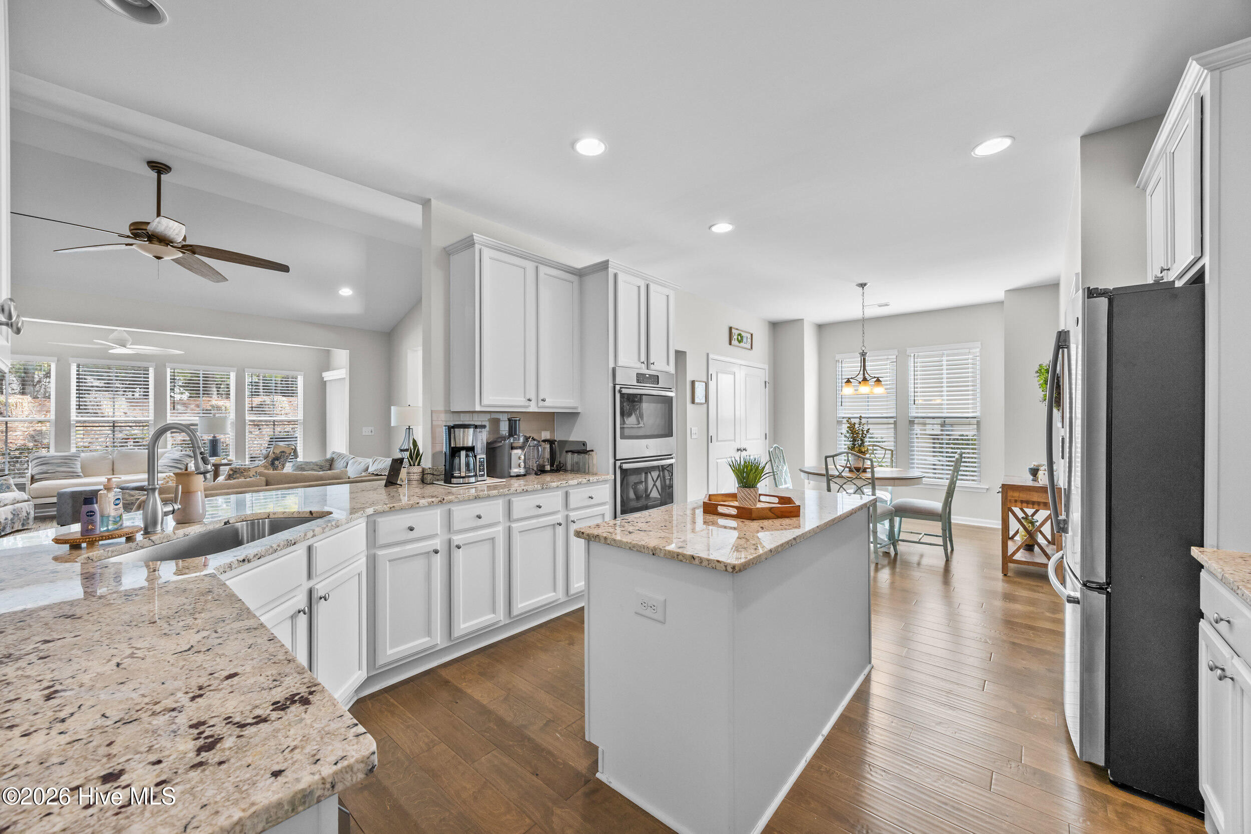 100553871 | Photo 23