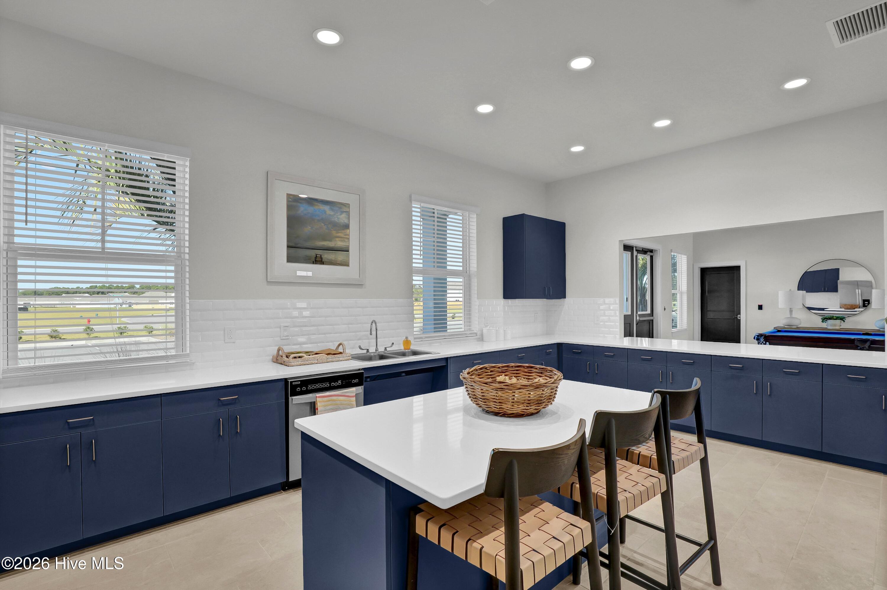 100558236 | Photo 53