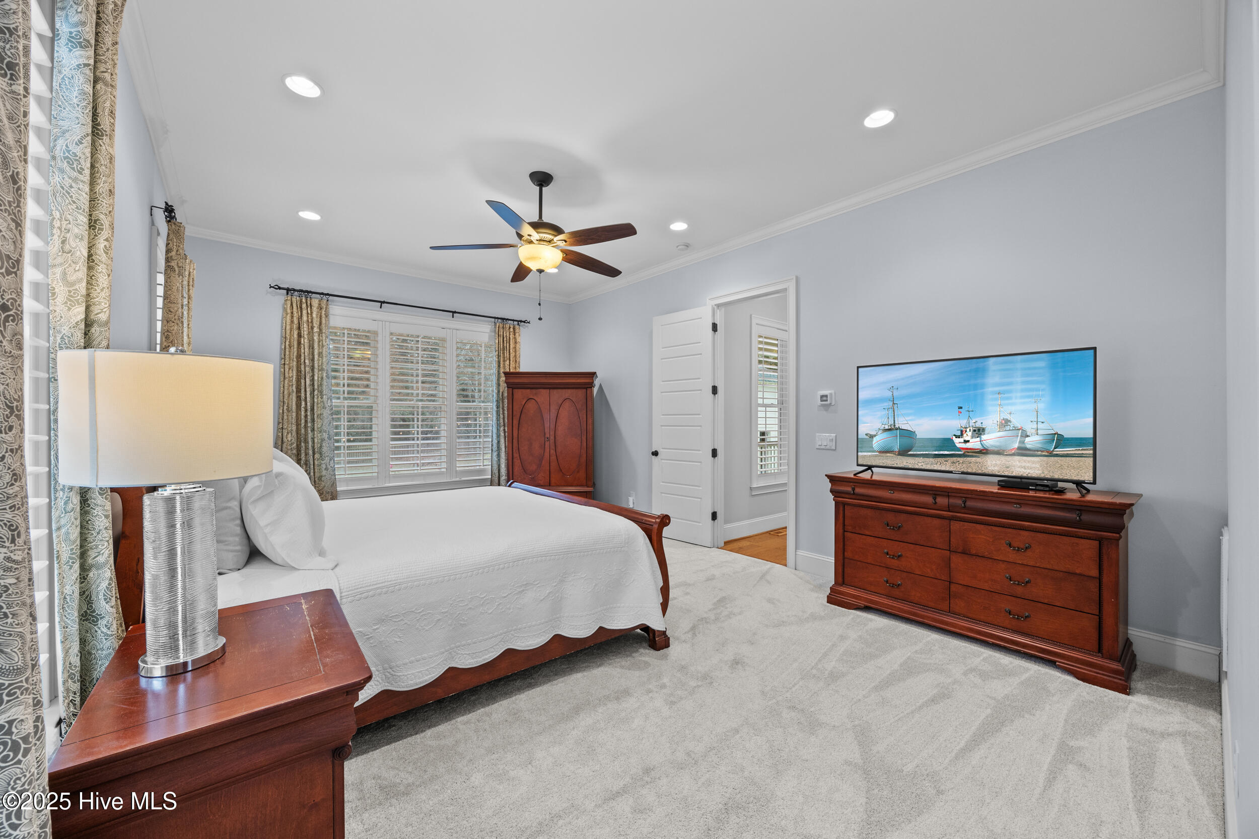 100543217 | Photo 44