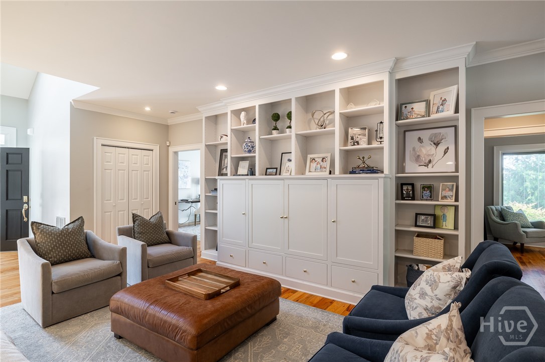 385 Woodward Way