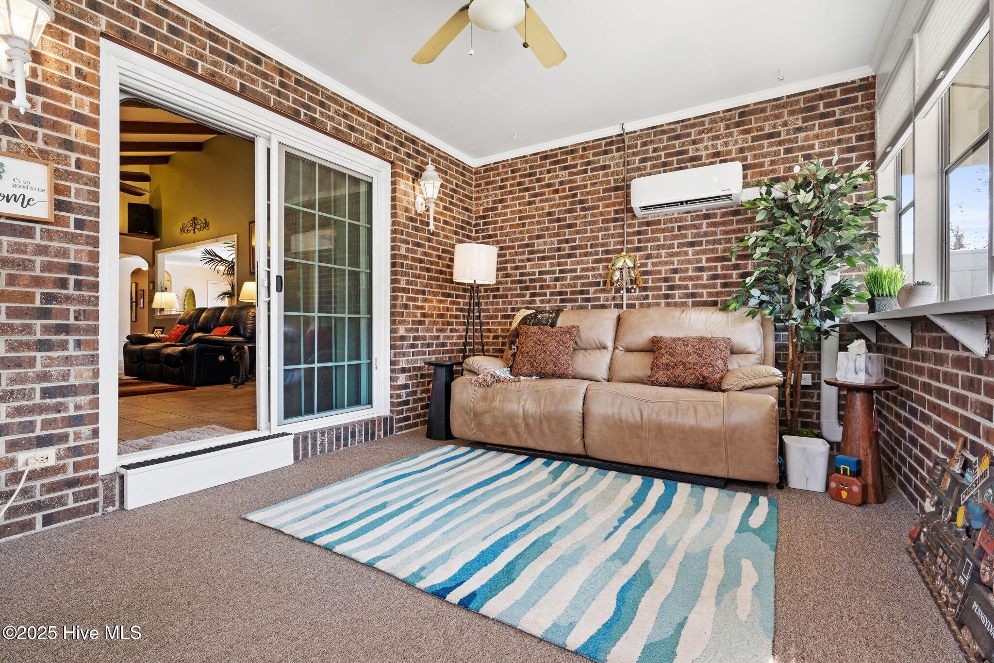 100543721 | Photo 30