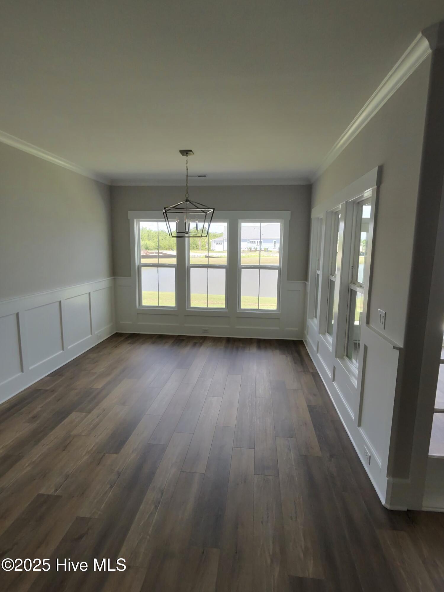 100518312 | Photo 35