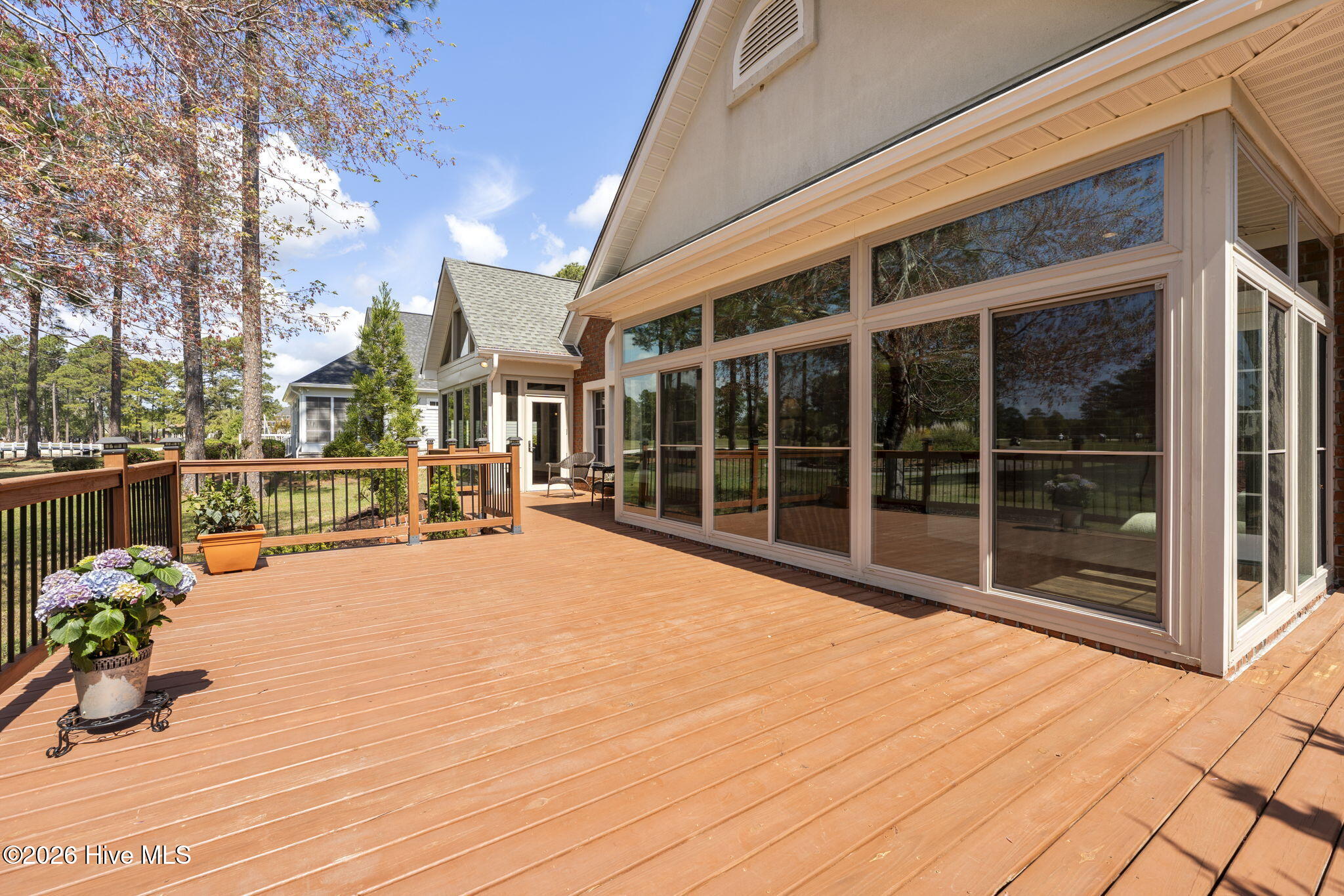 100563951 | Photo 16