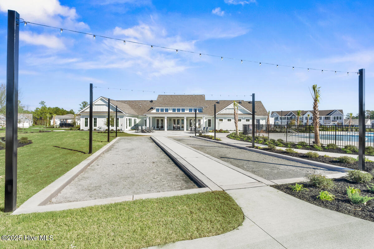 100548016 | Photo 31