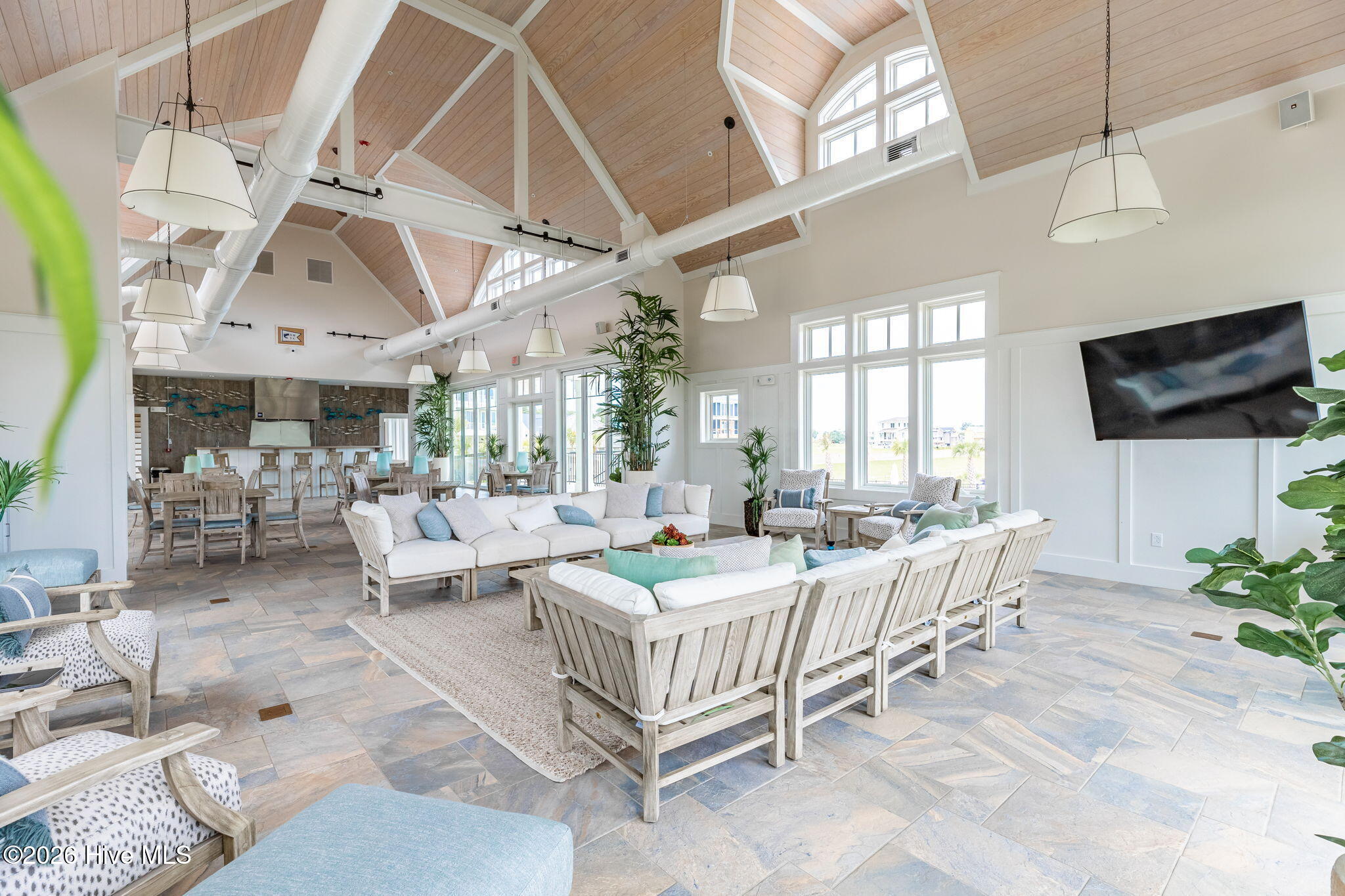 100558696 | Photo 25