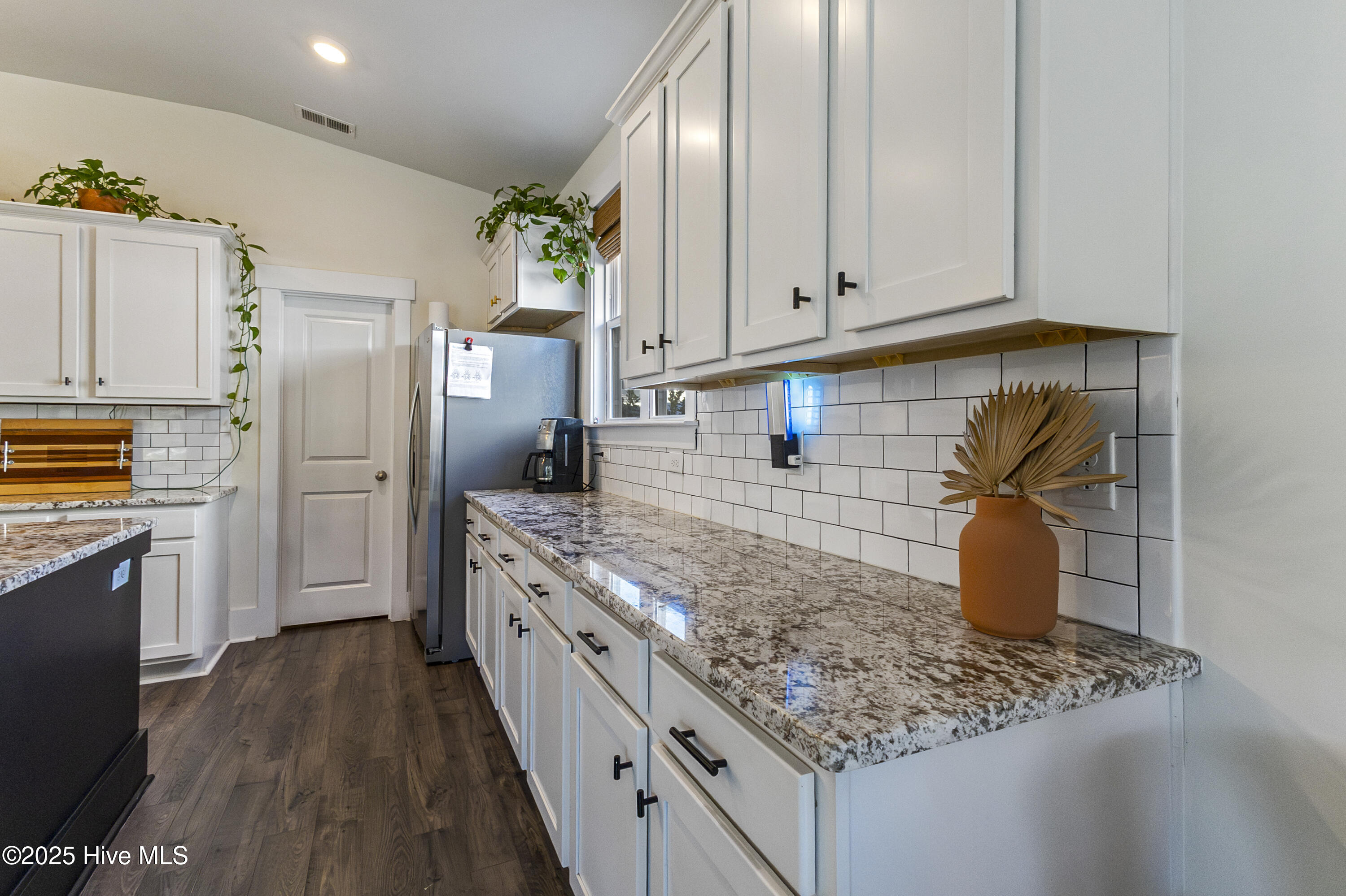 100545579 | Photo 14