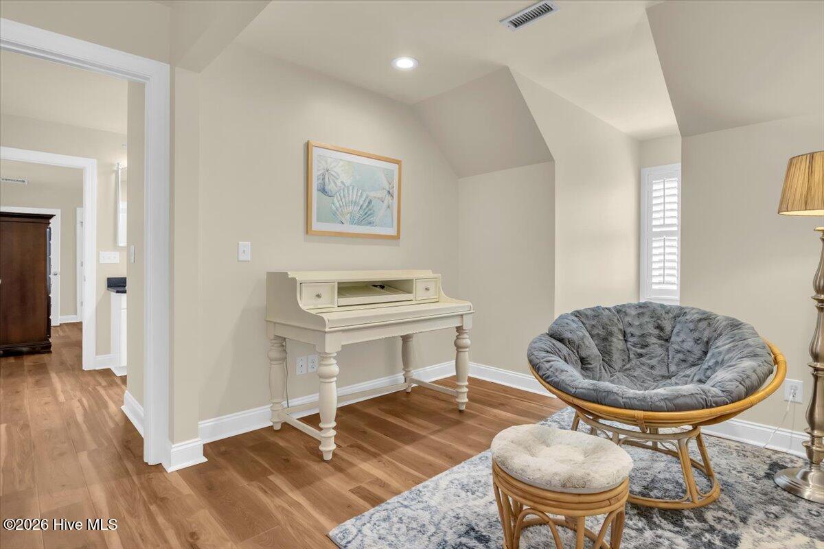 100567087 | Photo 63