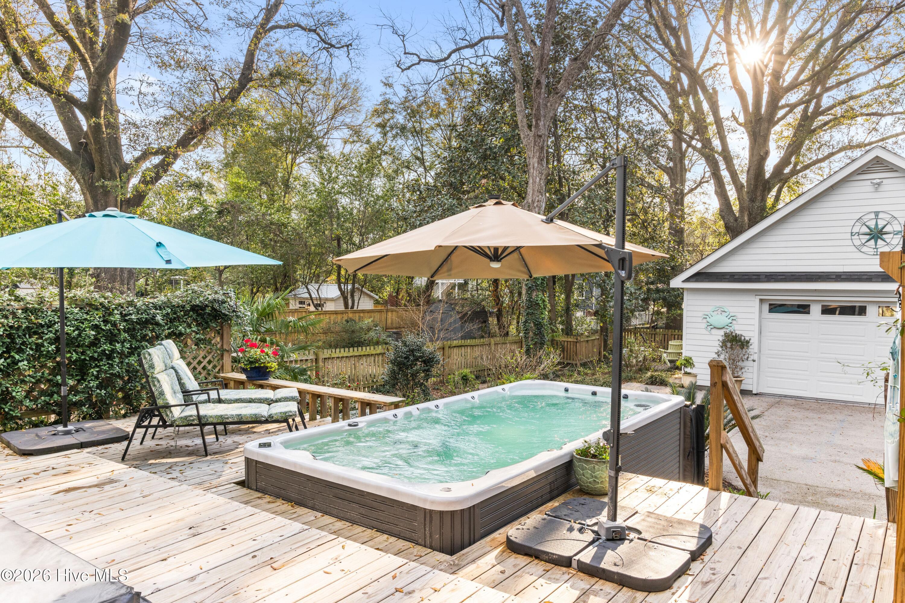 100560142 | Photo 51