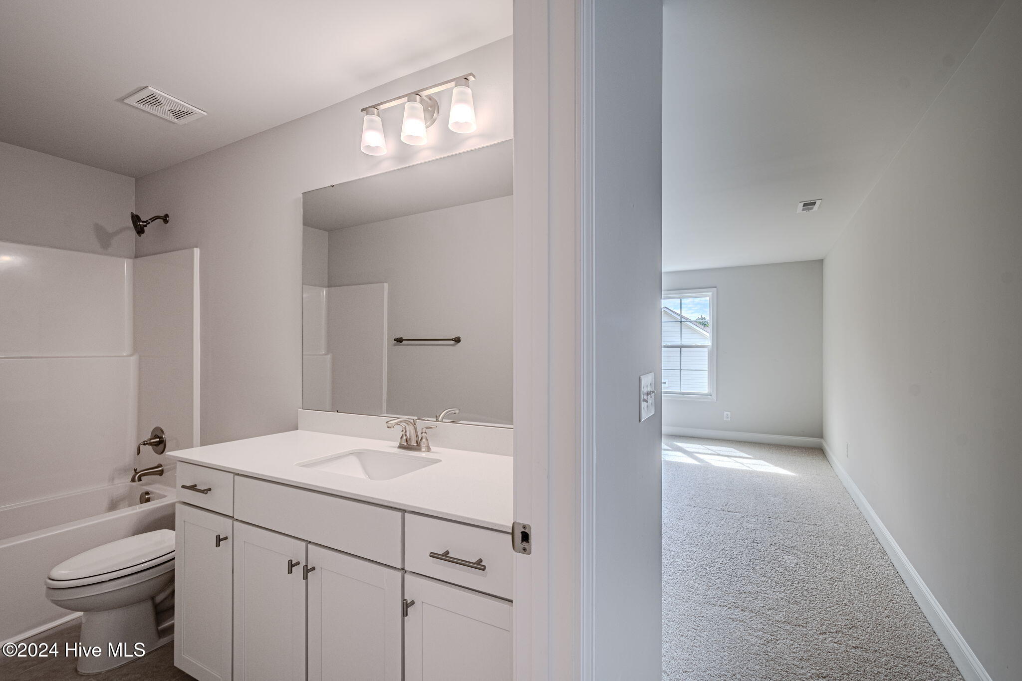 100548515 | Photo 29