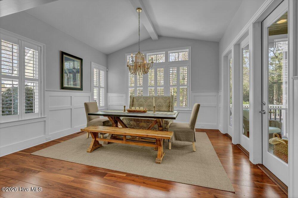 100563966 | Photo 15