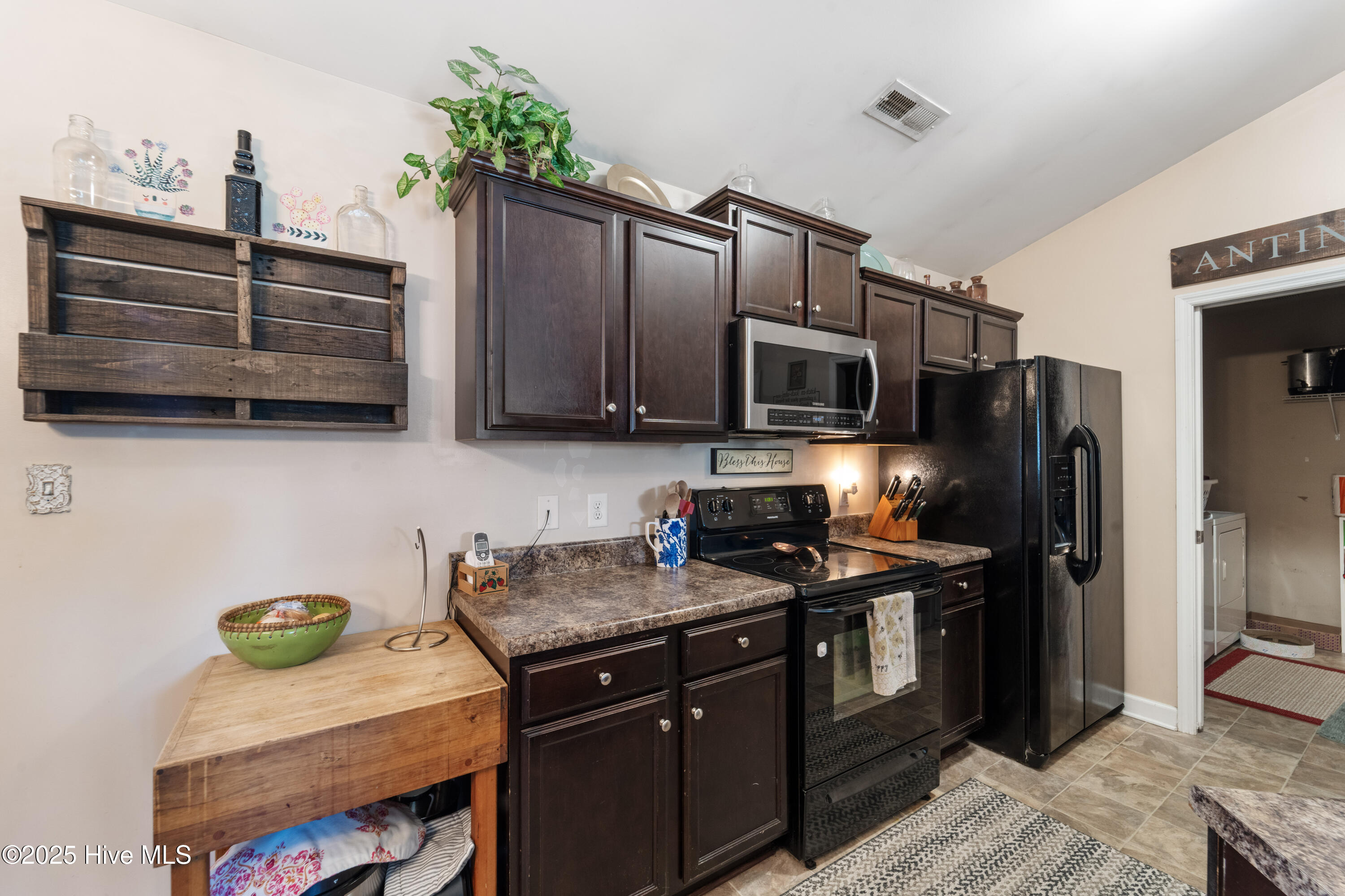 100542188 | Photo 12