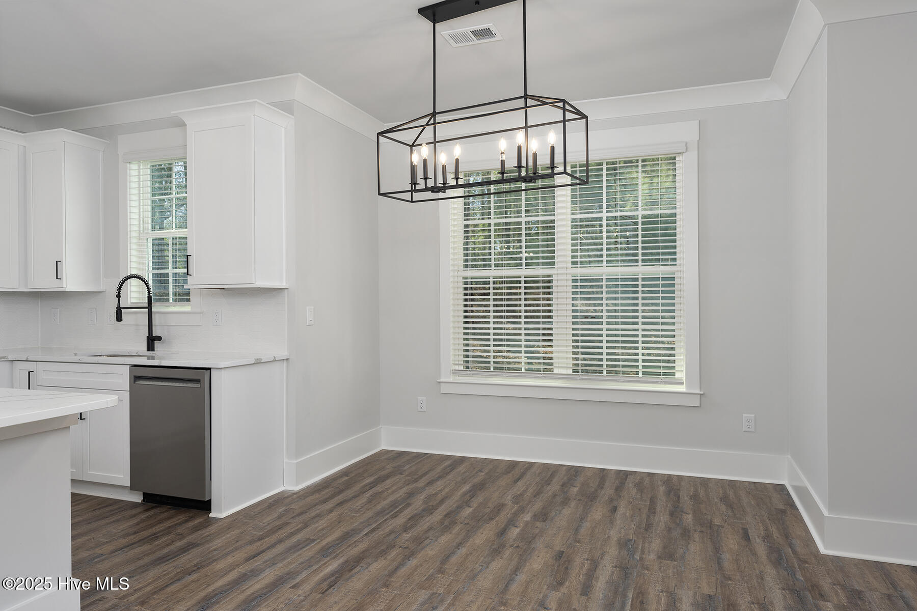 100506460 | Photo 14