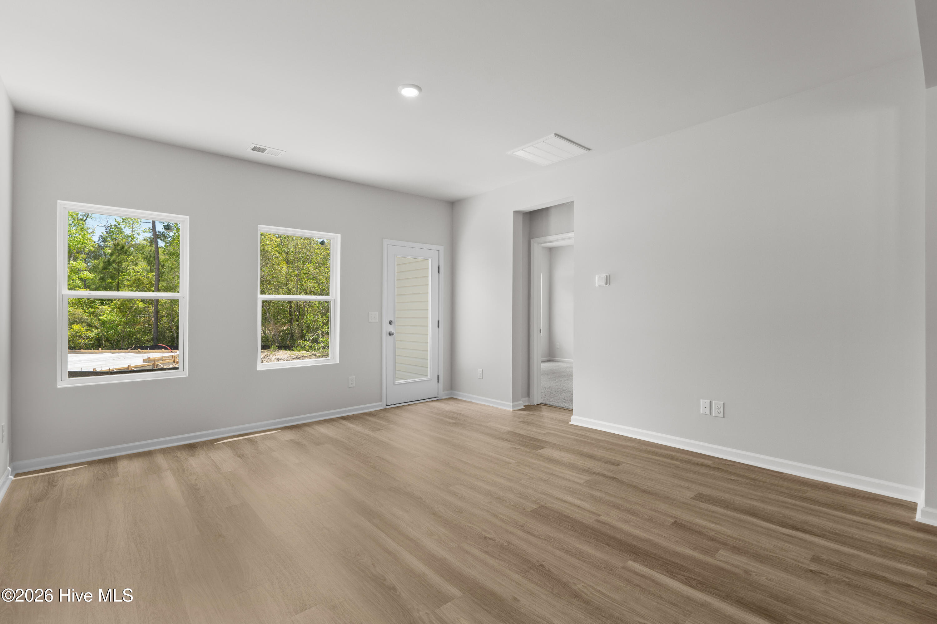 100554673 | Photo 11