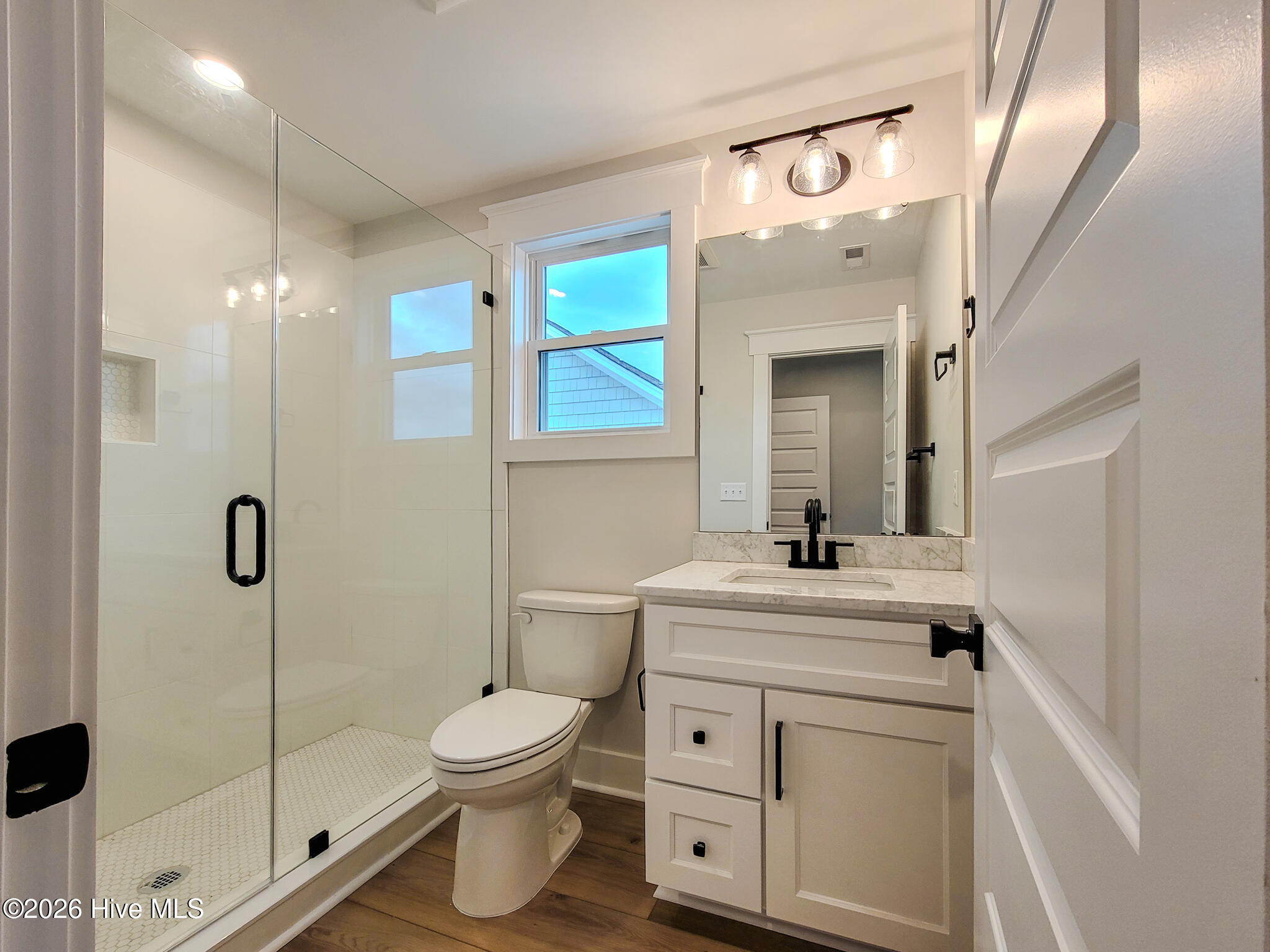 100553642 | Photo 14