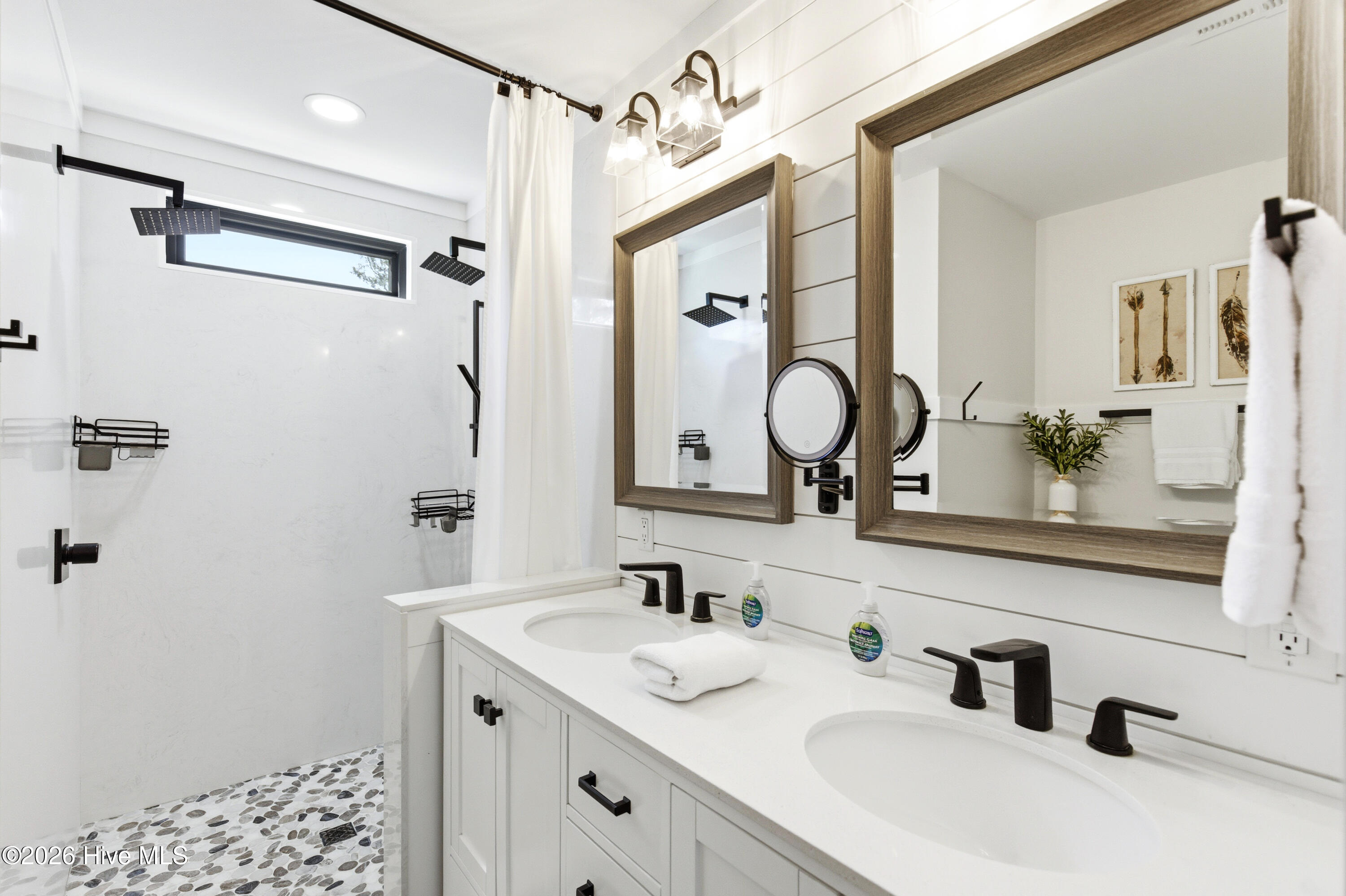 100564276 | Photo 34