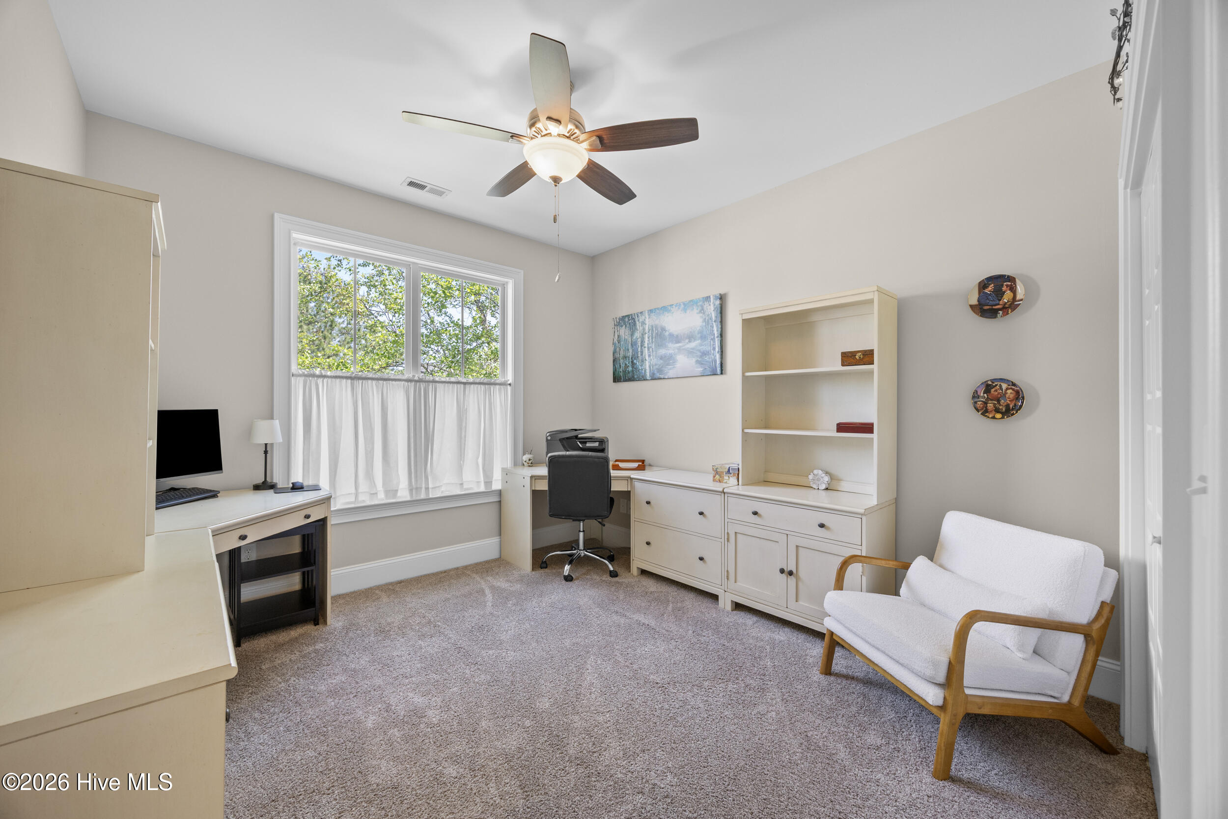 100565647 | Photo 36