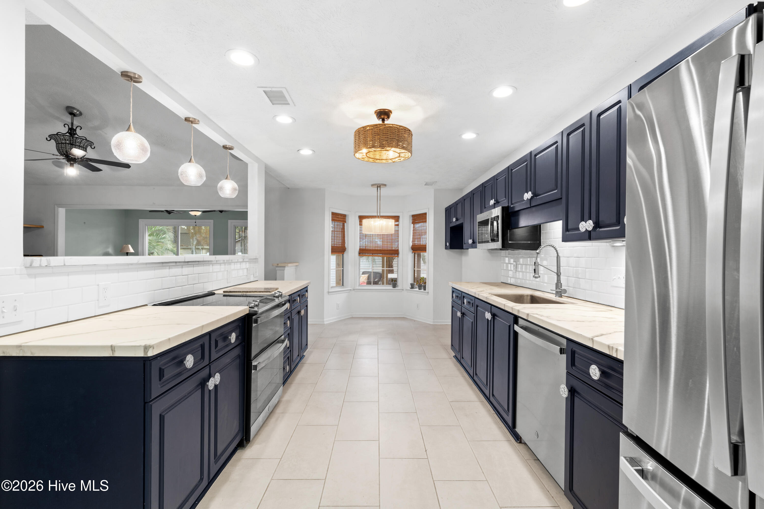 100562430 | Photo 15