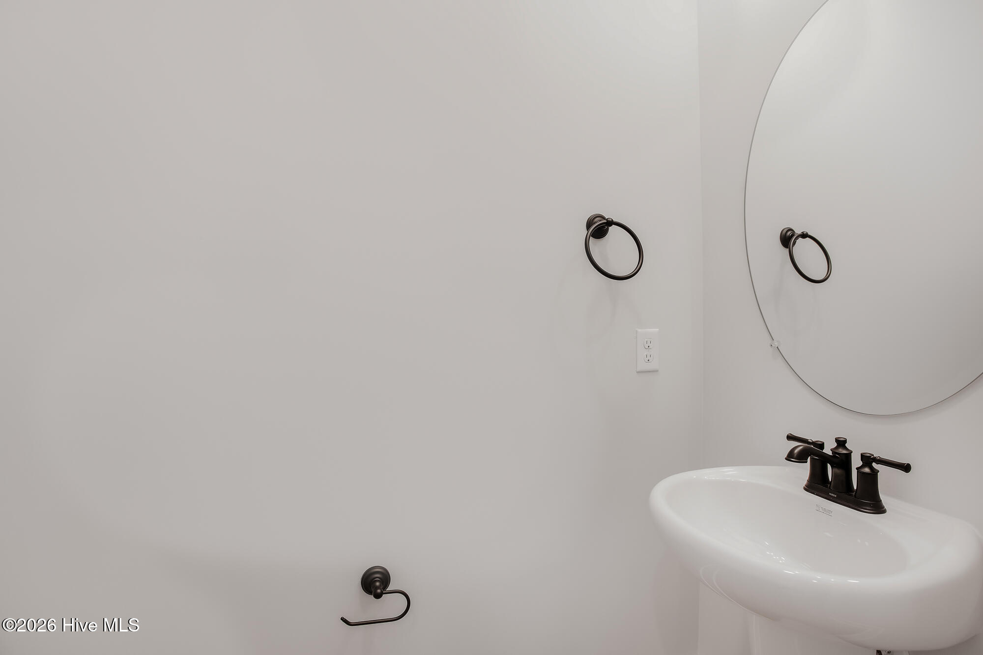 100564009 | Photo 21