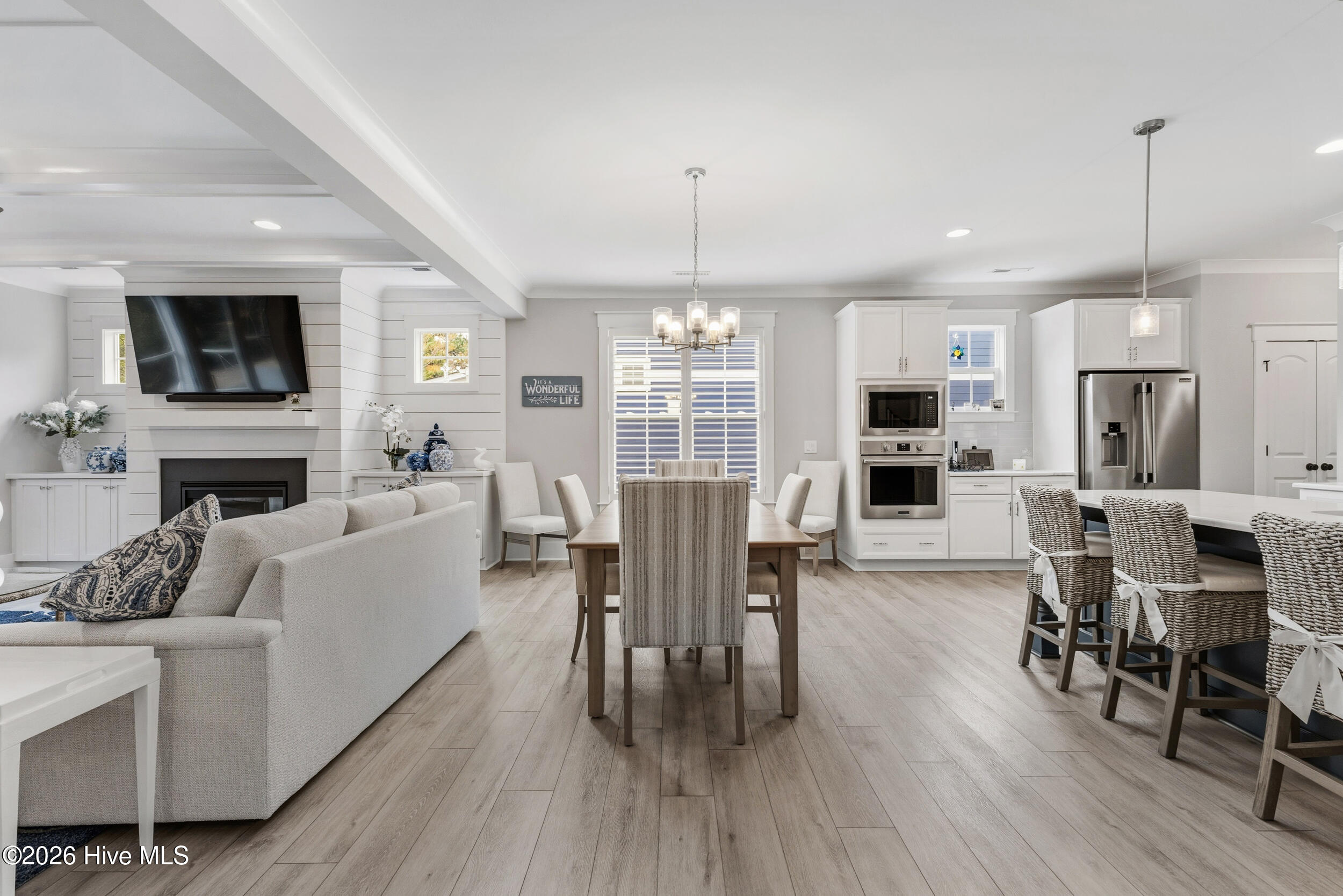 100560170 | Photo 26